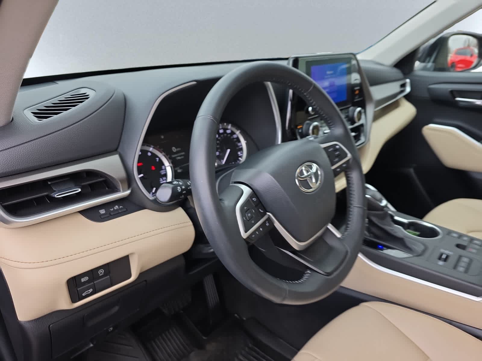 used 2023 Toyota Highlander car, priced at $43,998