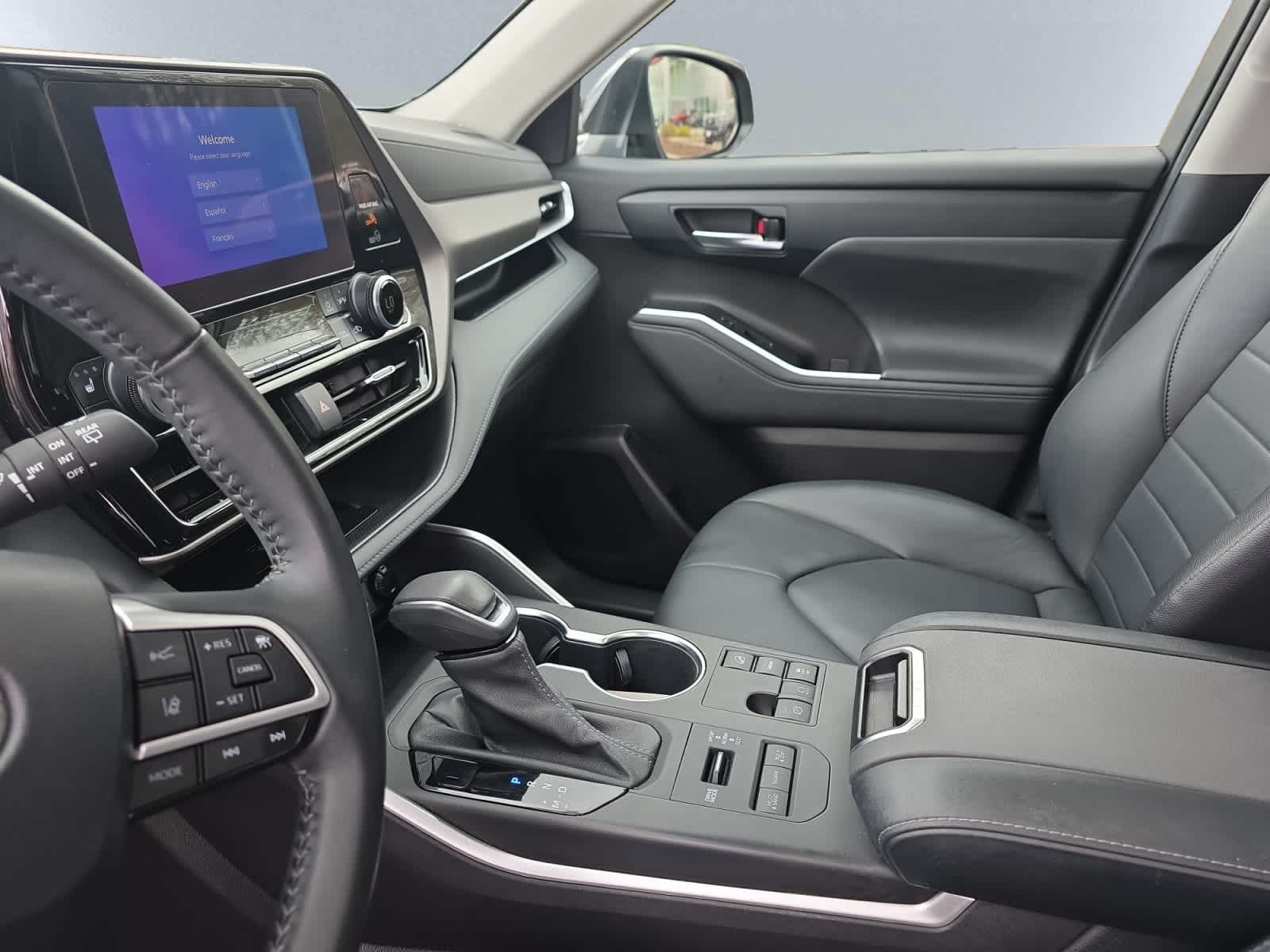 used 2023 Toyota Highlander car, priced at $37,998