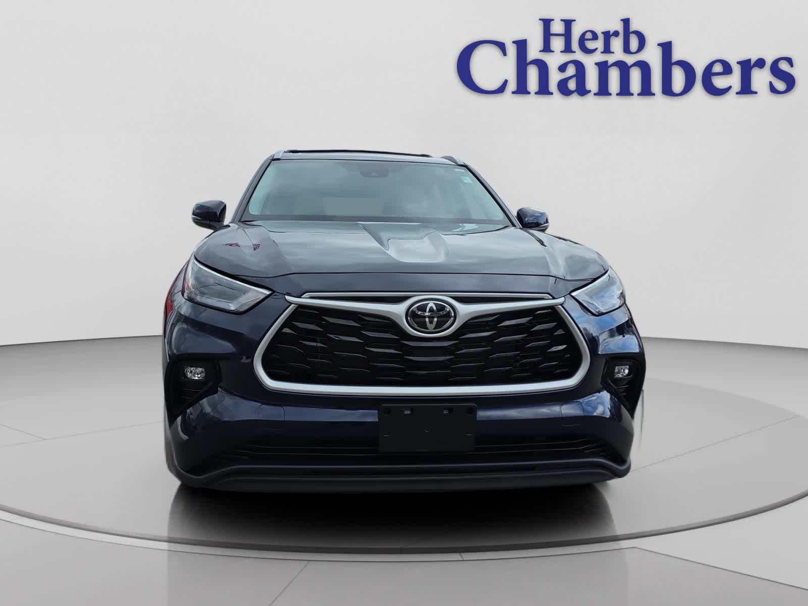 used 2023 Toyota Highlander car, priced at $43,998