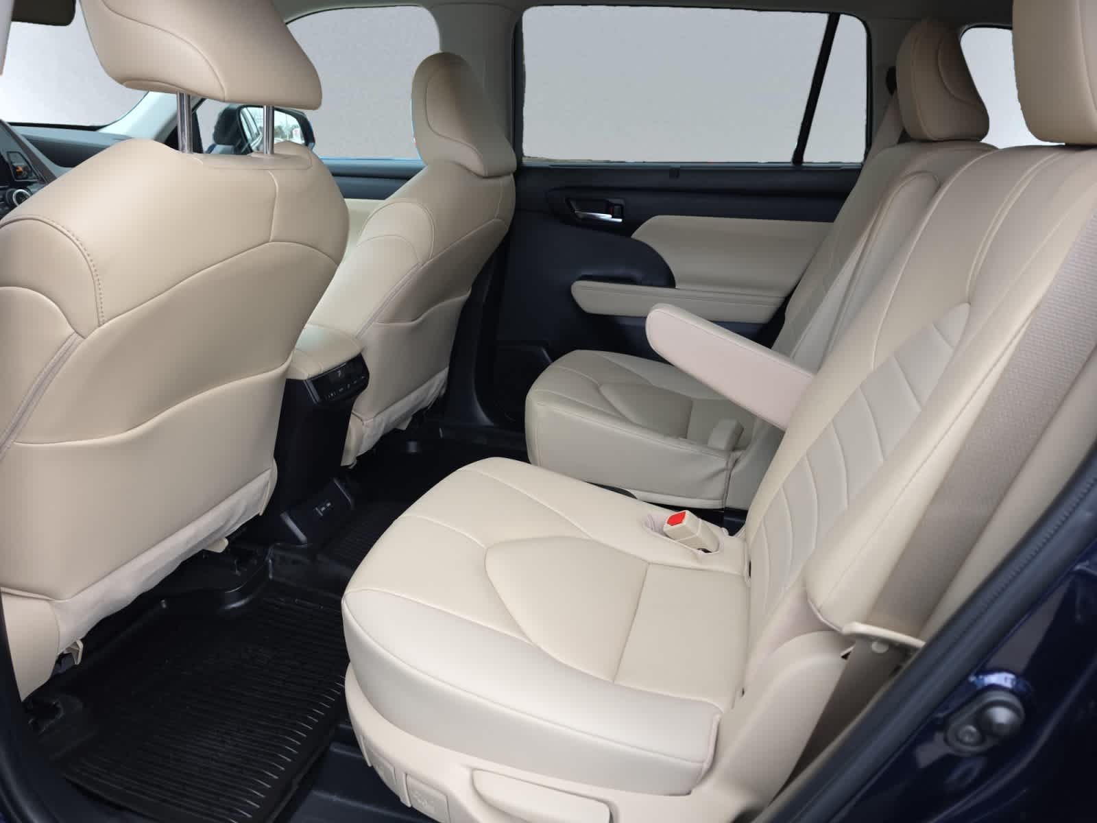 used 2023 Toyota Highlander car, priced at $43,998