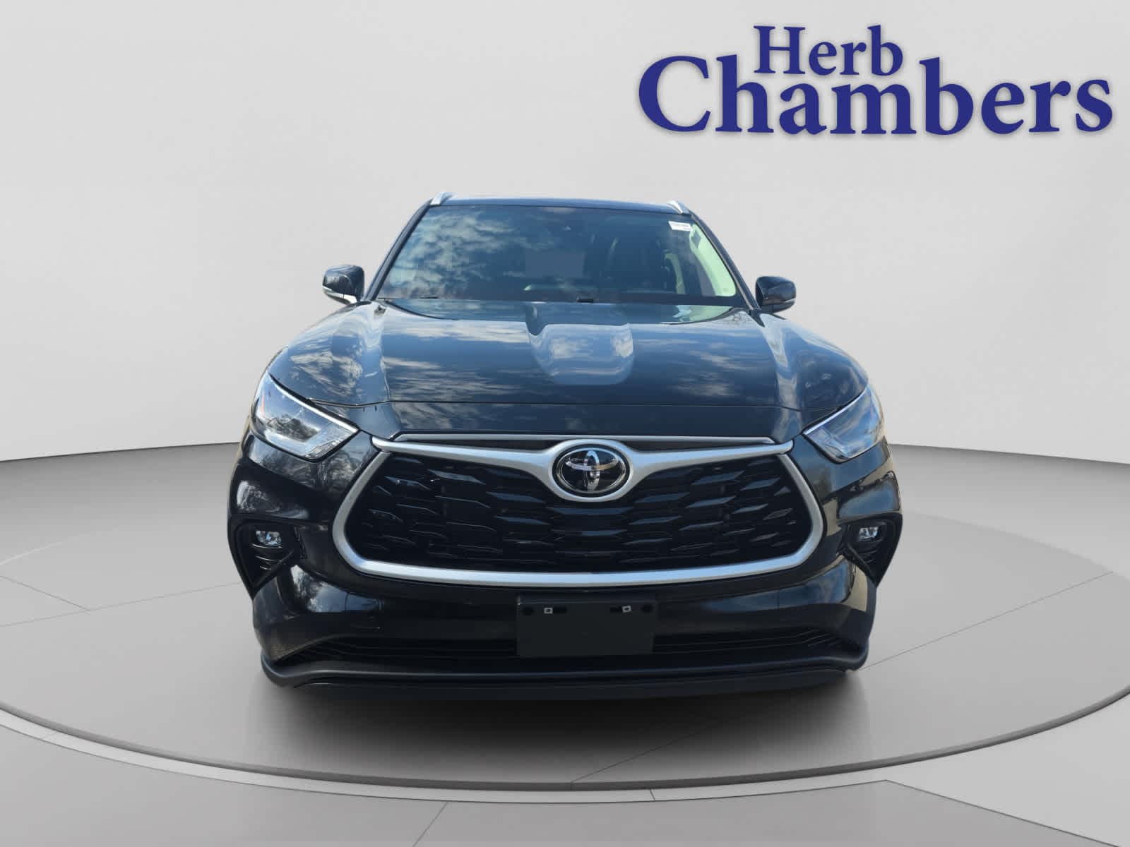 used 2023 Toyota Highlander car, priced at $39,998