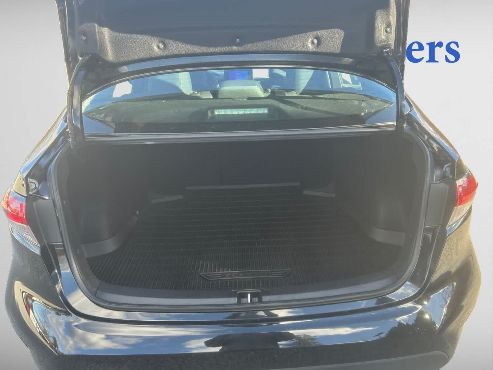 2023 Toyota Corolla LE photo 4