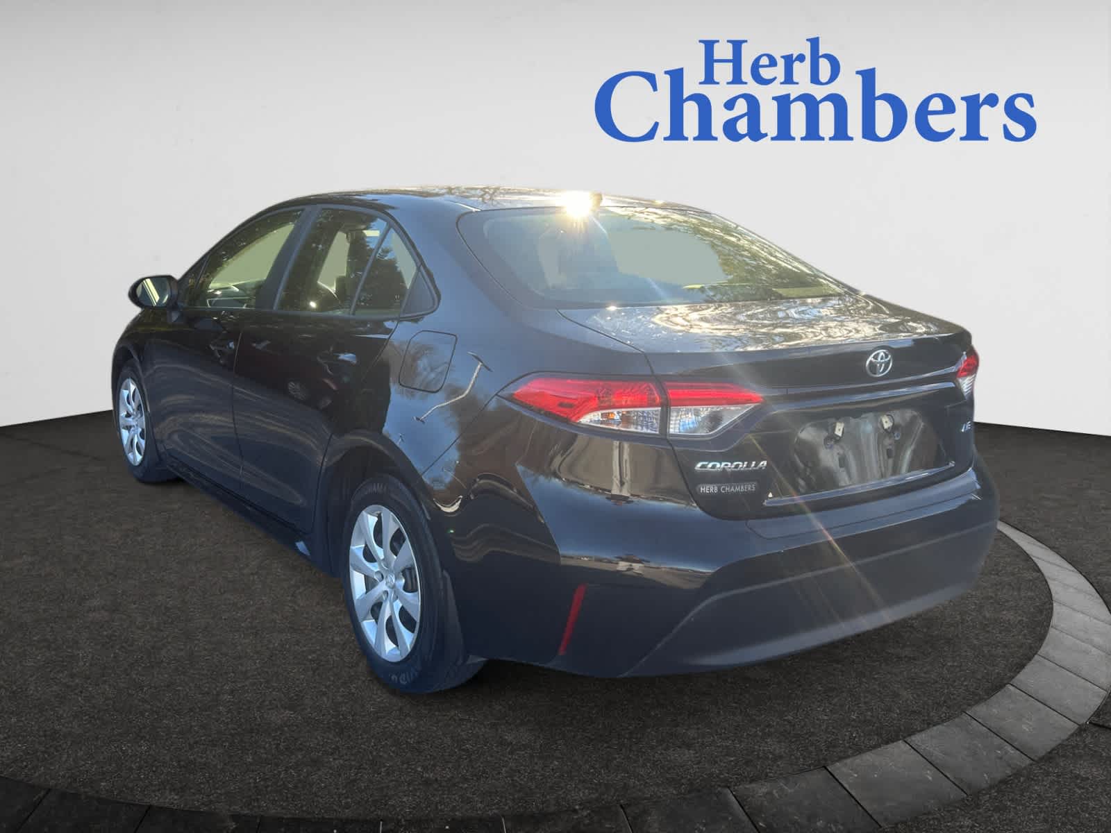 2023 Toyota Corolla LE photo 3