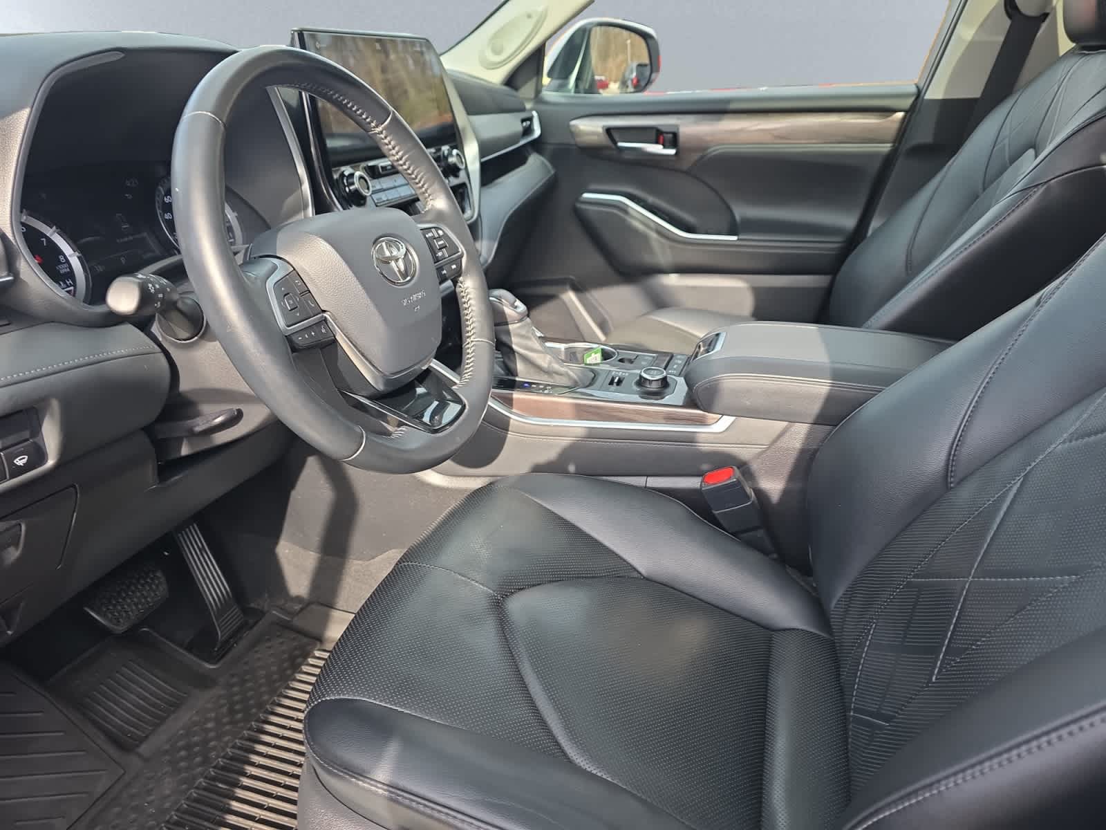 used 2021 Toyota Highlander car, priced at $42,998