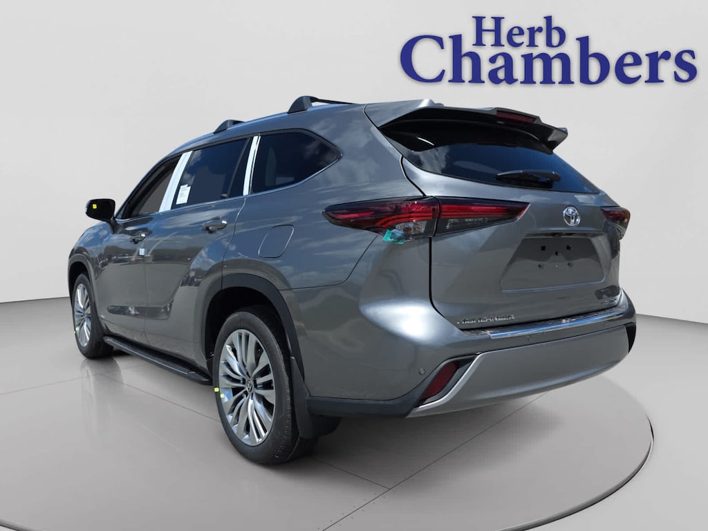 New 2026 Toyota Highlander Hybrid Platinum SUV