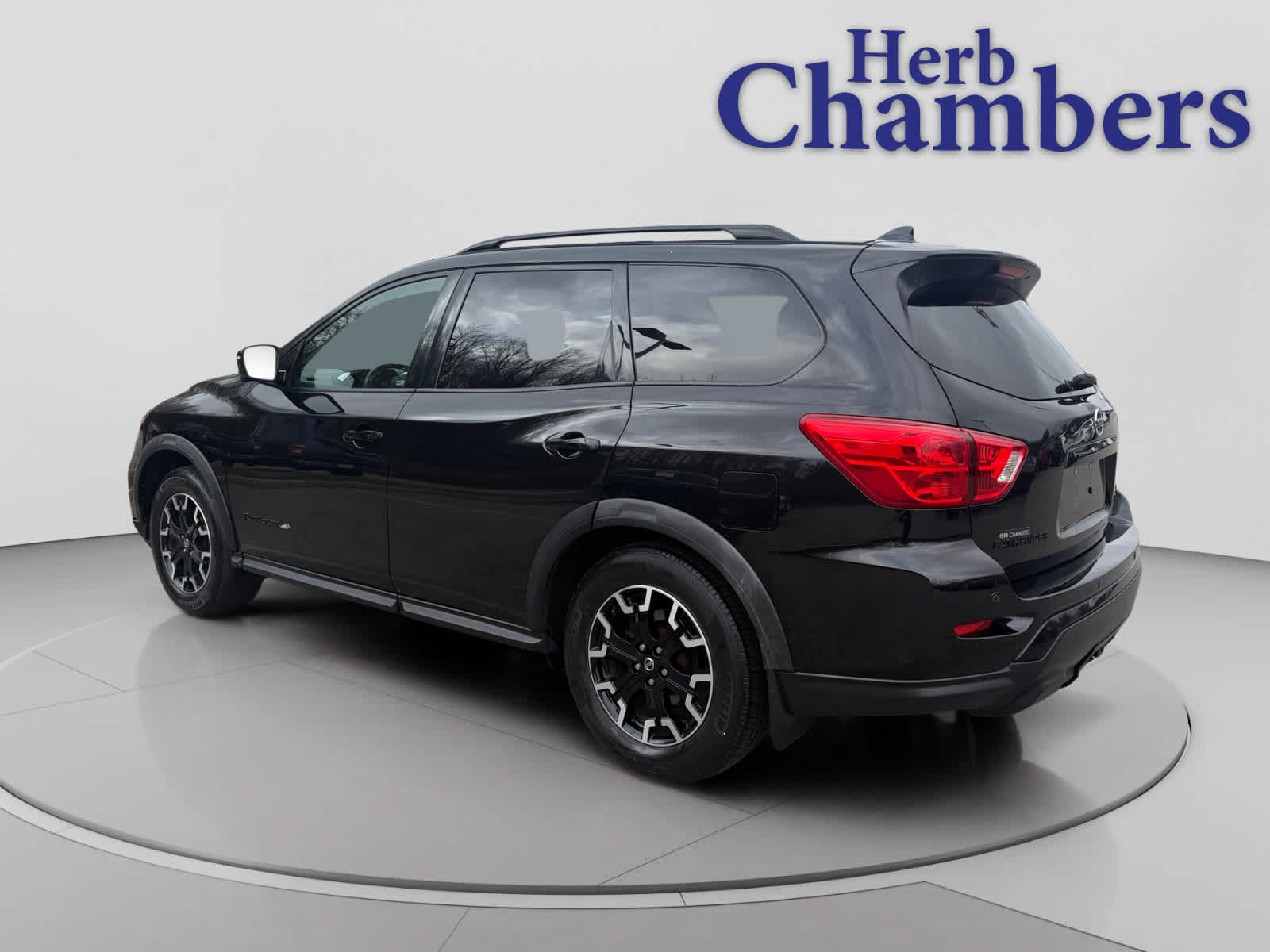 2019 Nissan Pathfinder SL photo 3