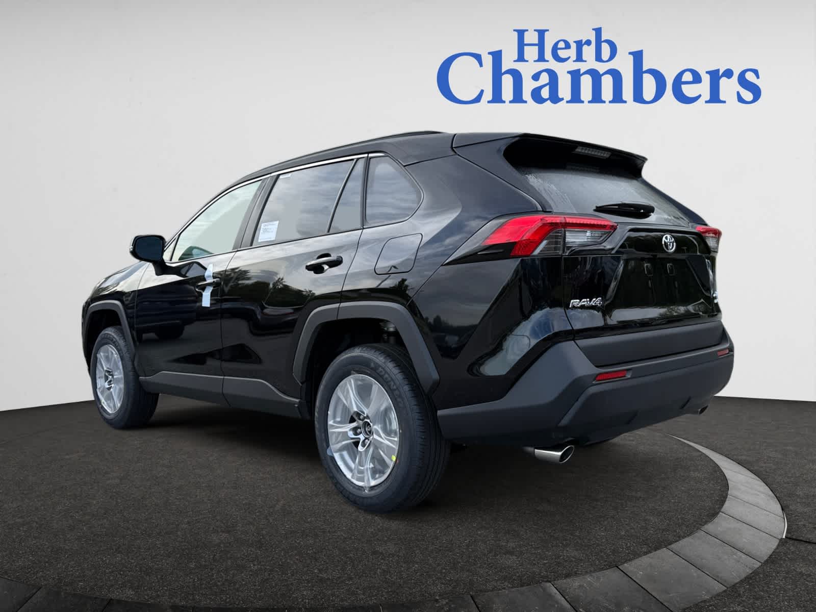 2025 Toyota RAV4 XLE photo 3