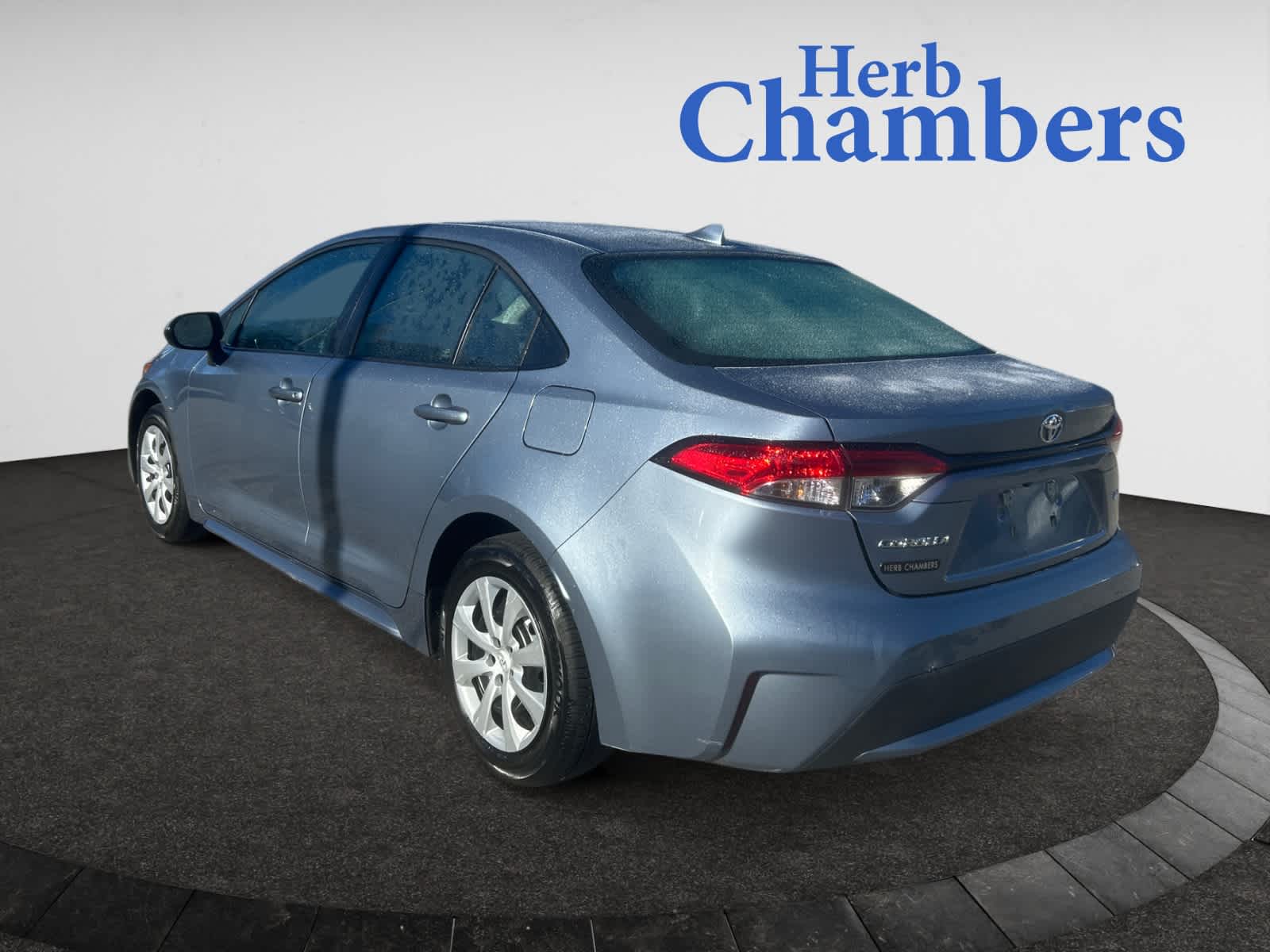 2022 Toyota Corolla LE photo 3