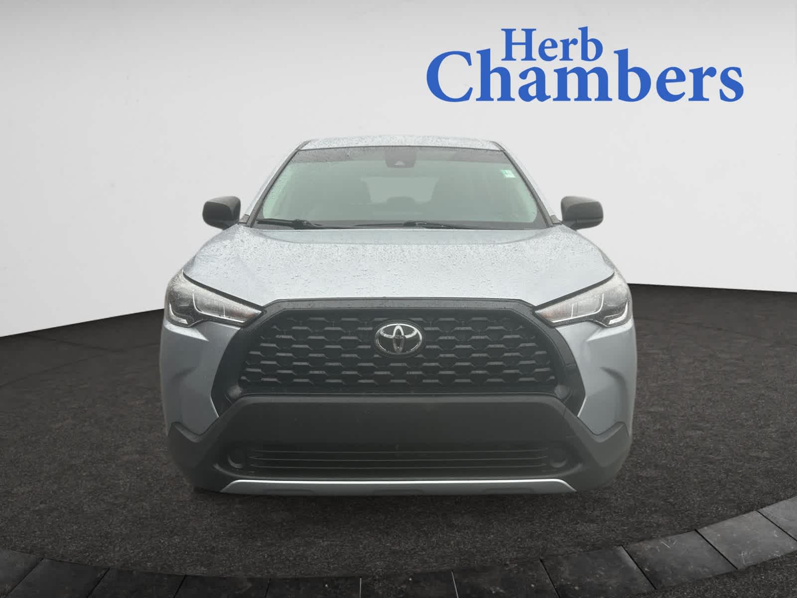 2022 Toyota Corolla Cross L photo 2