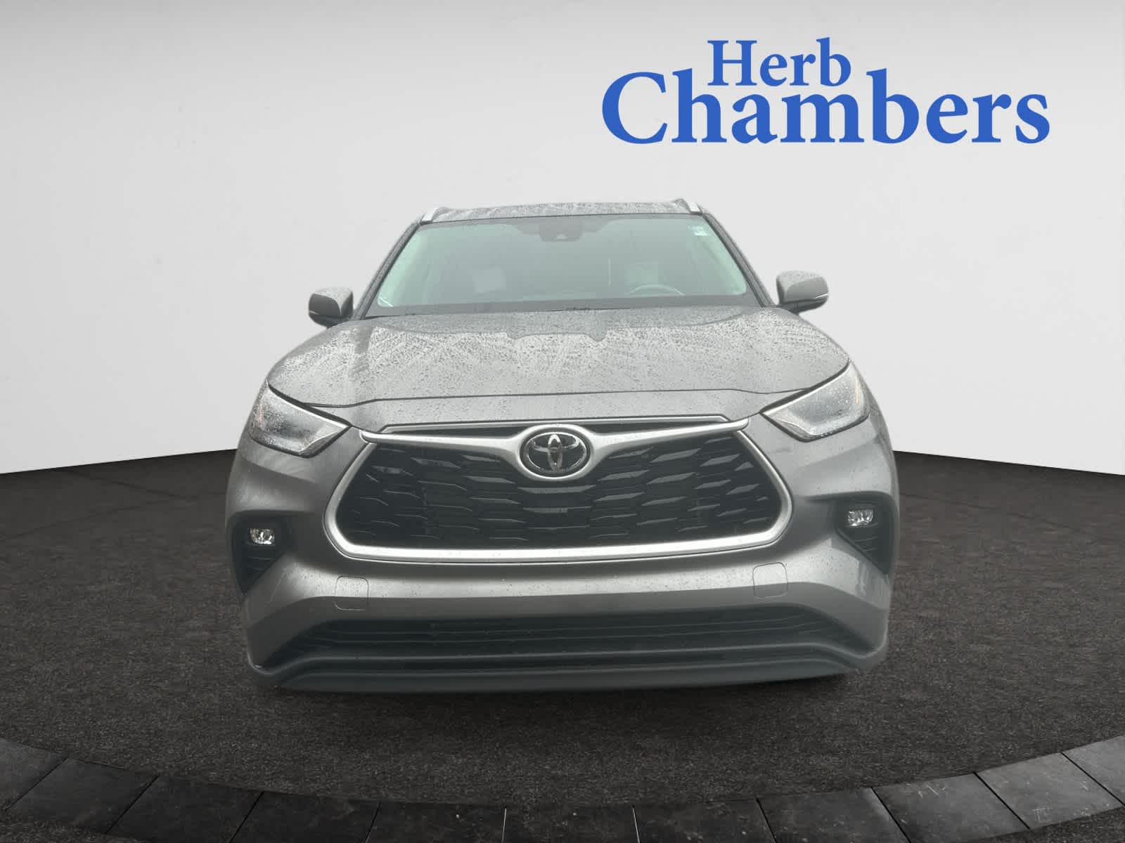 2026 Toyota Highlander XLE photo 2