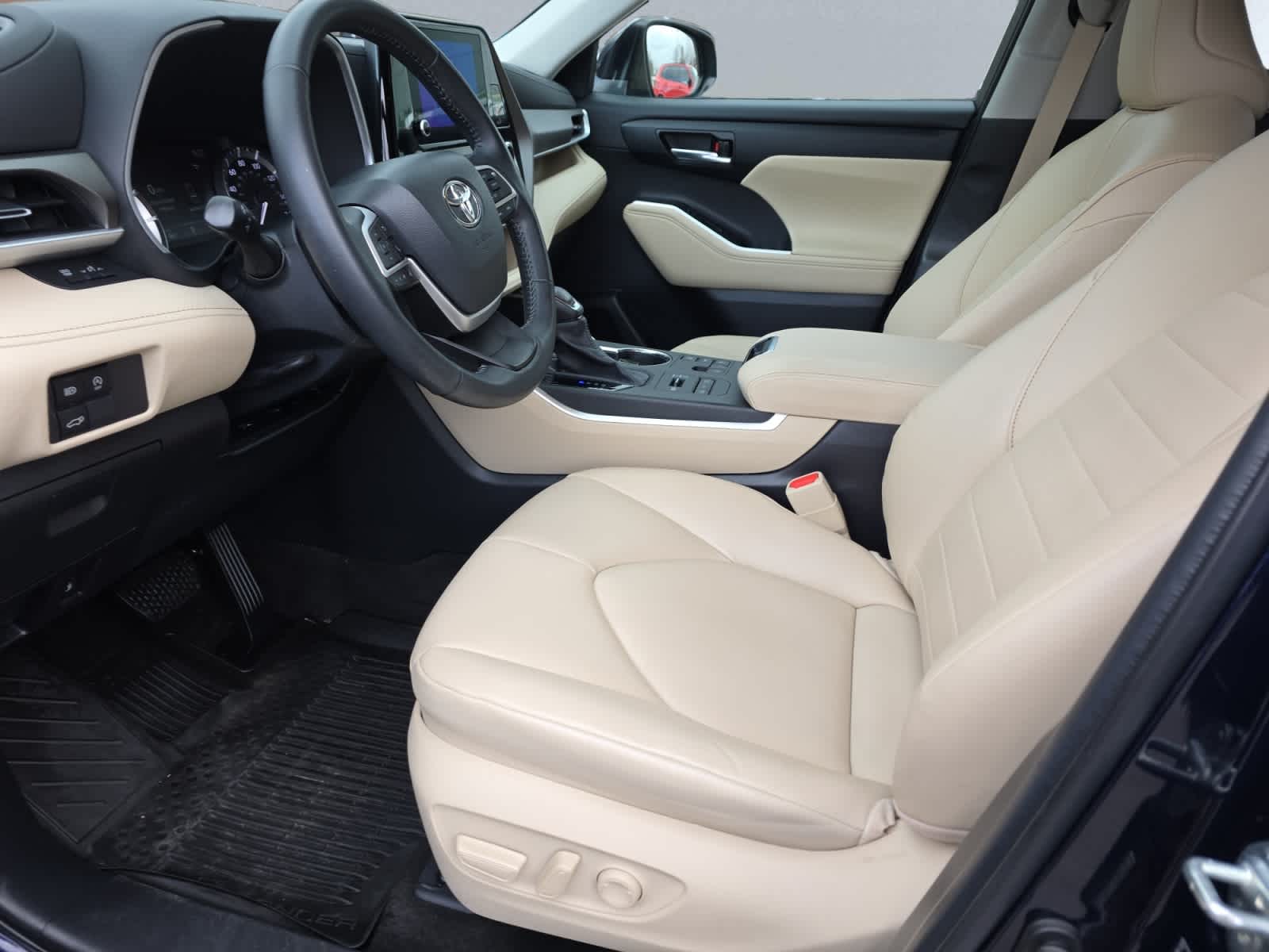 used 2023 Toyota Highlander car, priced at $43,998