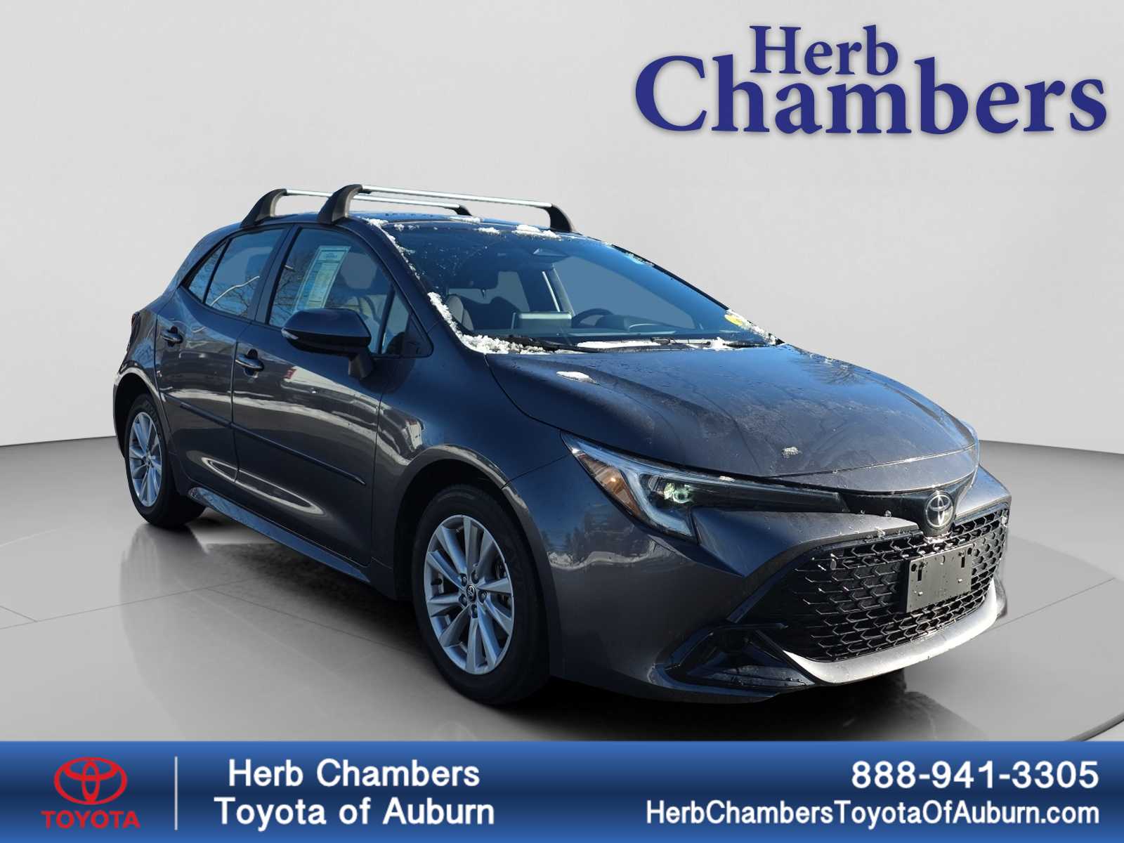 2024 Toyota Corolla Hatchback SE's photo