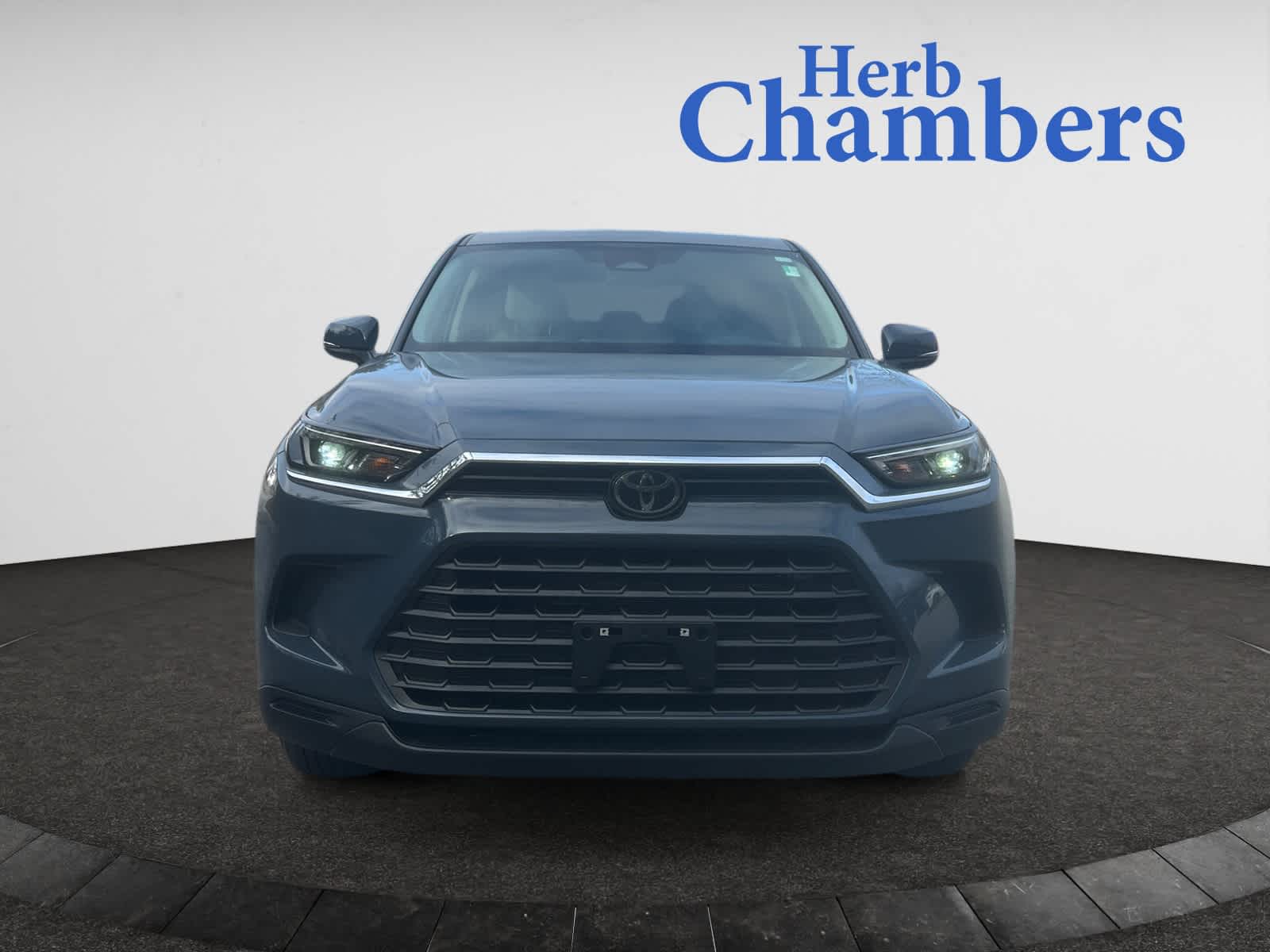 2025 Toyota Grand Highlander LE photo 2
