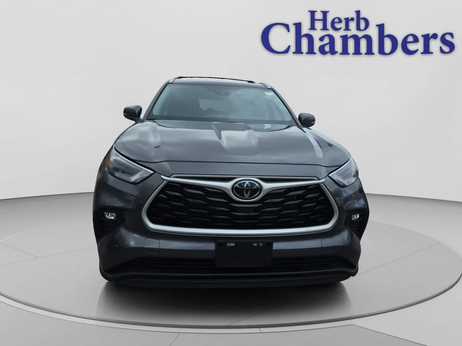 used 2023 Toyota Highlander car, priced at $37,998
