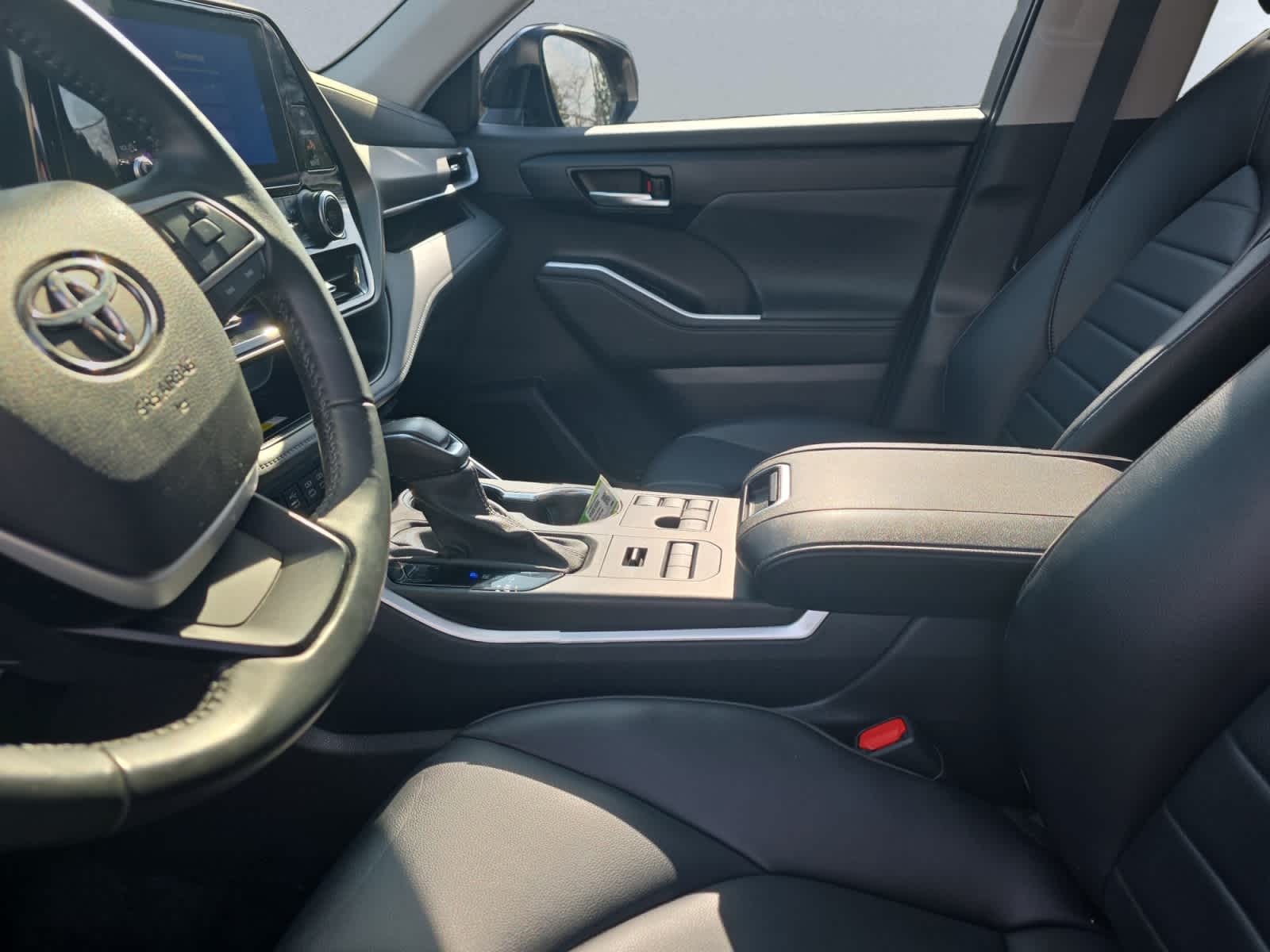 used 2023 Toyota Highlander car, priced at $39,998