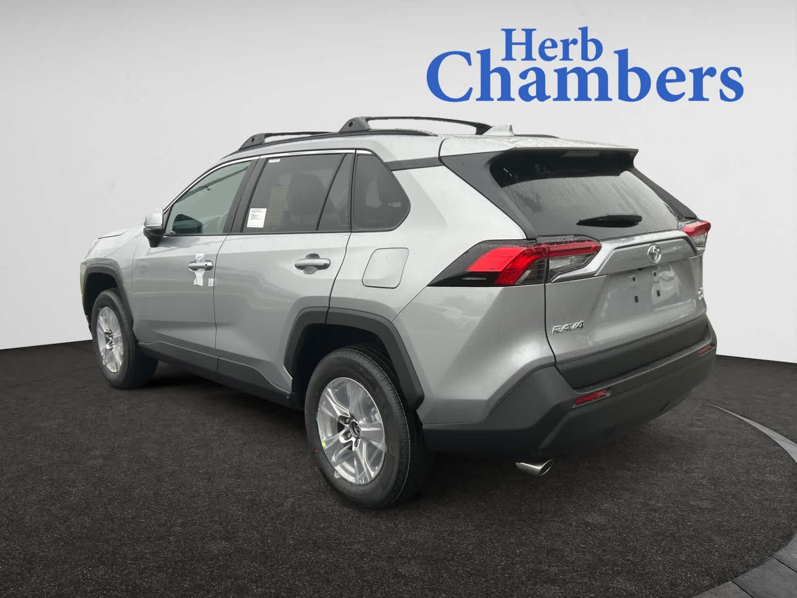 2025 Toyota RAV4 XLE photo 3