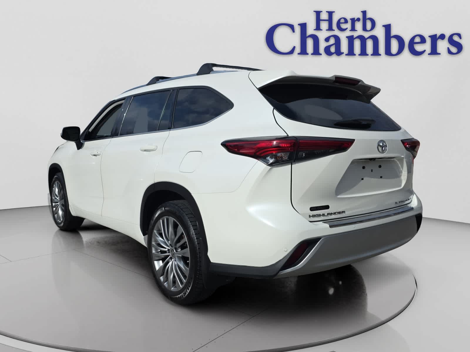 used 2021 Toyota Highlander car, priced at $42,998