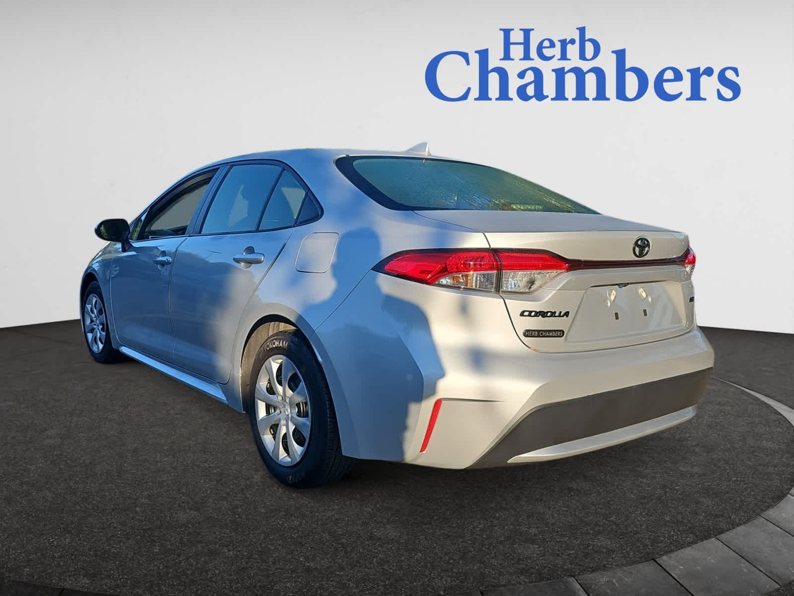 2022 Toyota Corolla LE photo 3