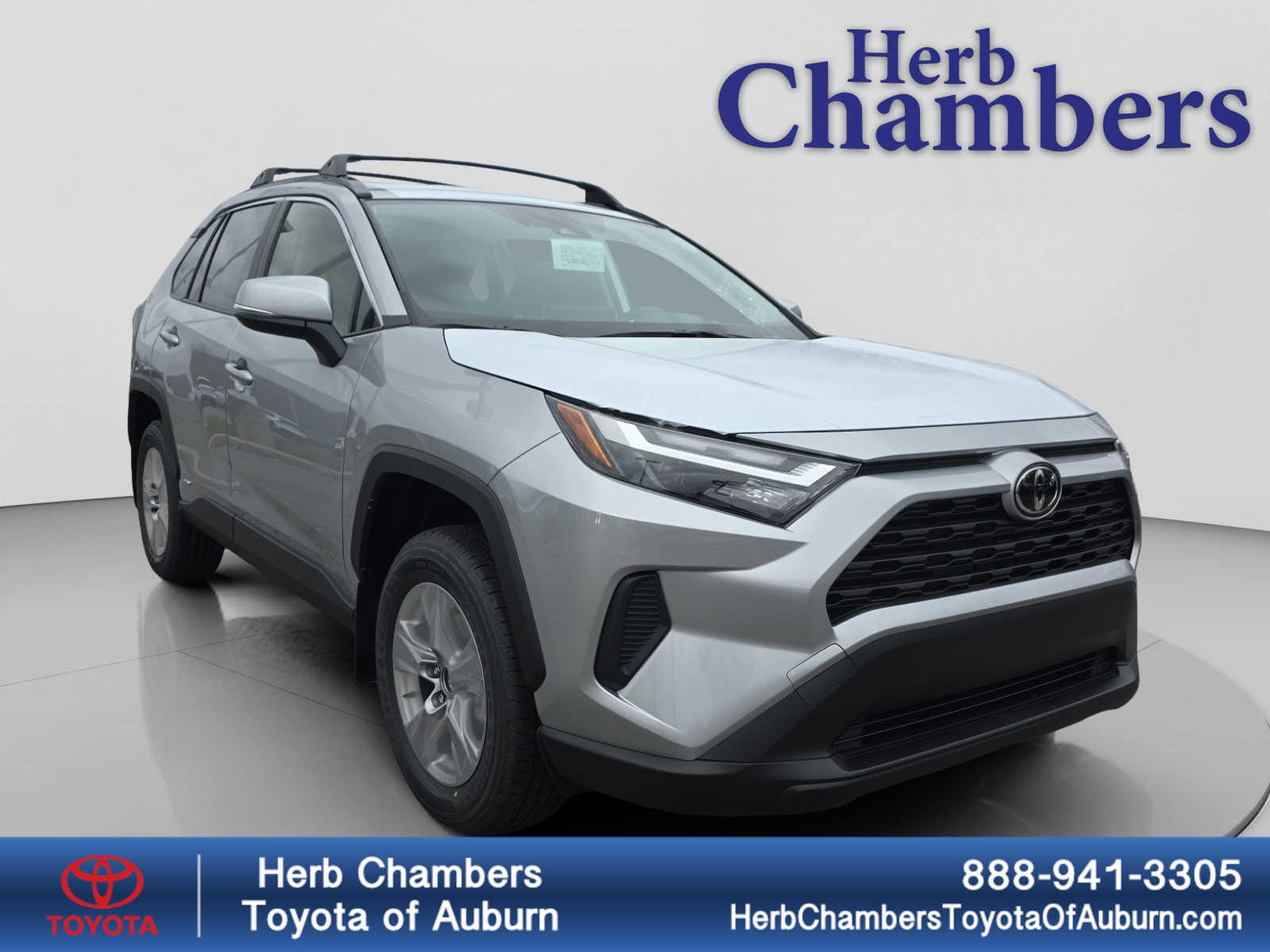 2025 Toyota RAV4 XLE's photo