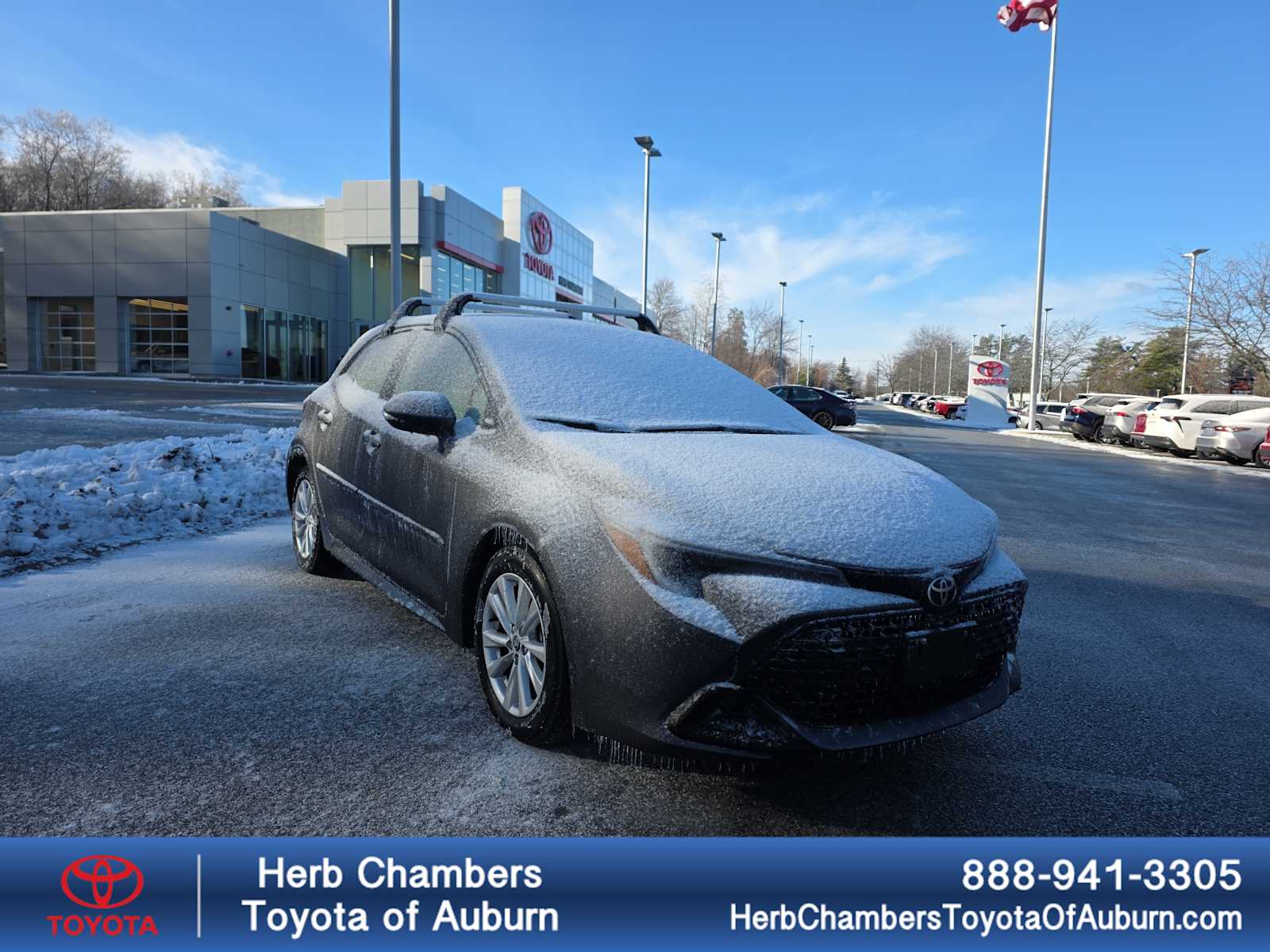 2024 Toyota Corolla Hatchback SE's photo