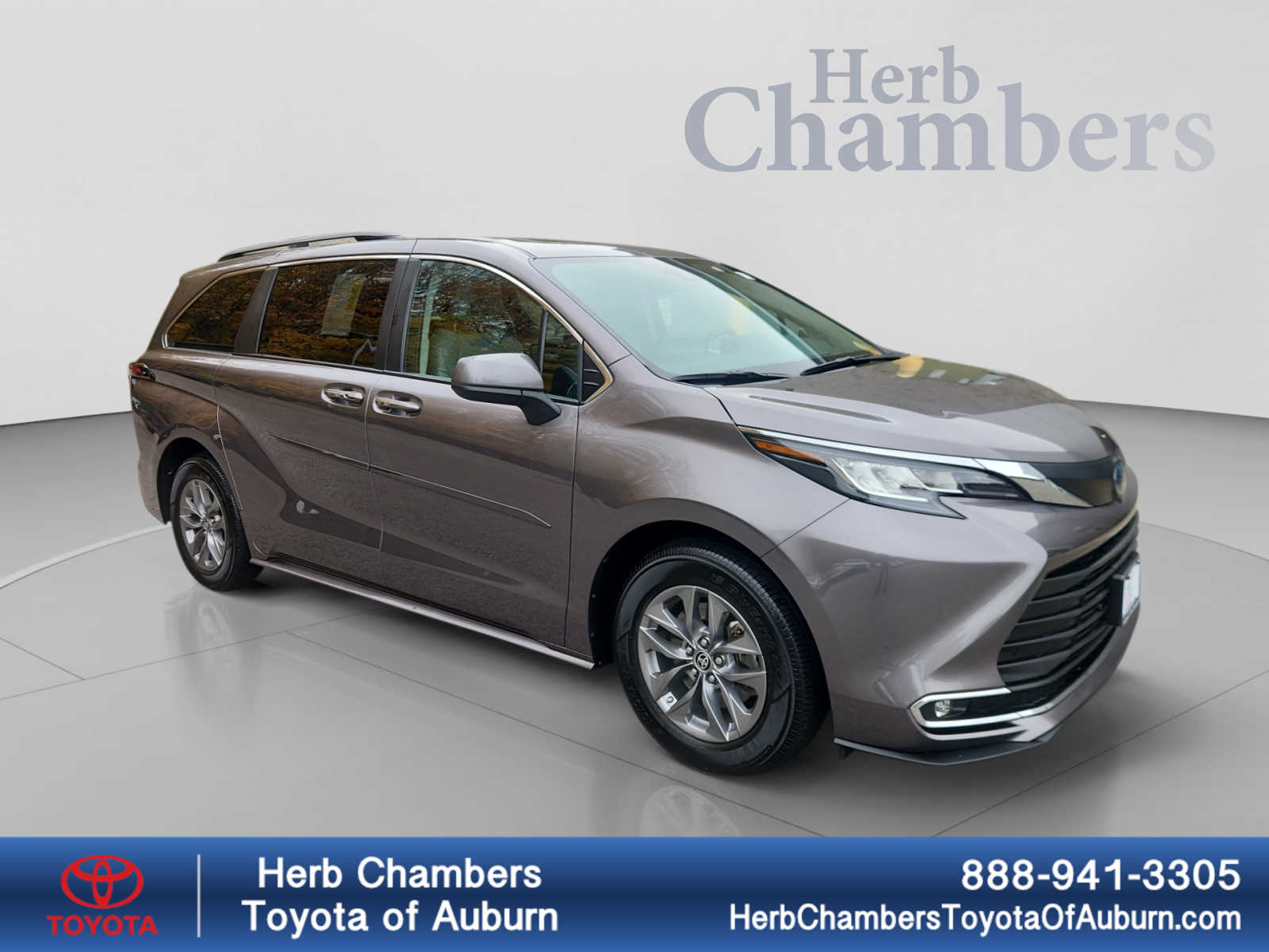 Used 2022 Toyota Sienna XLE Van