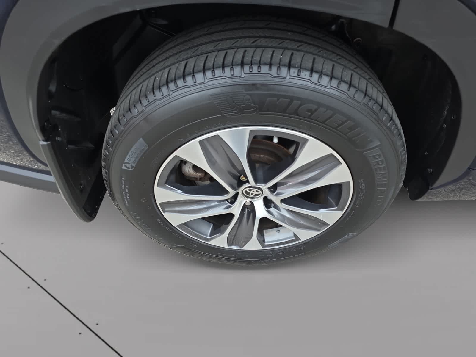 used 2023 Toyota Highlander car, priced at $43,998