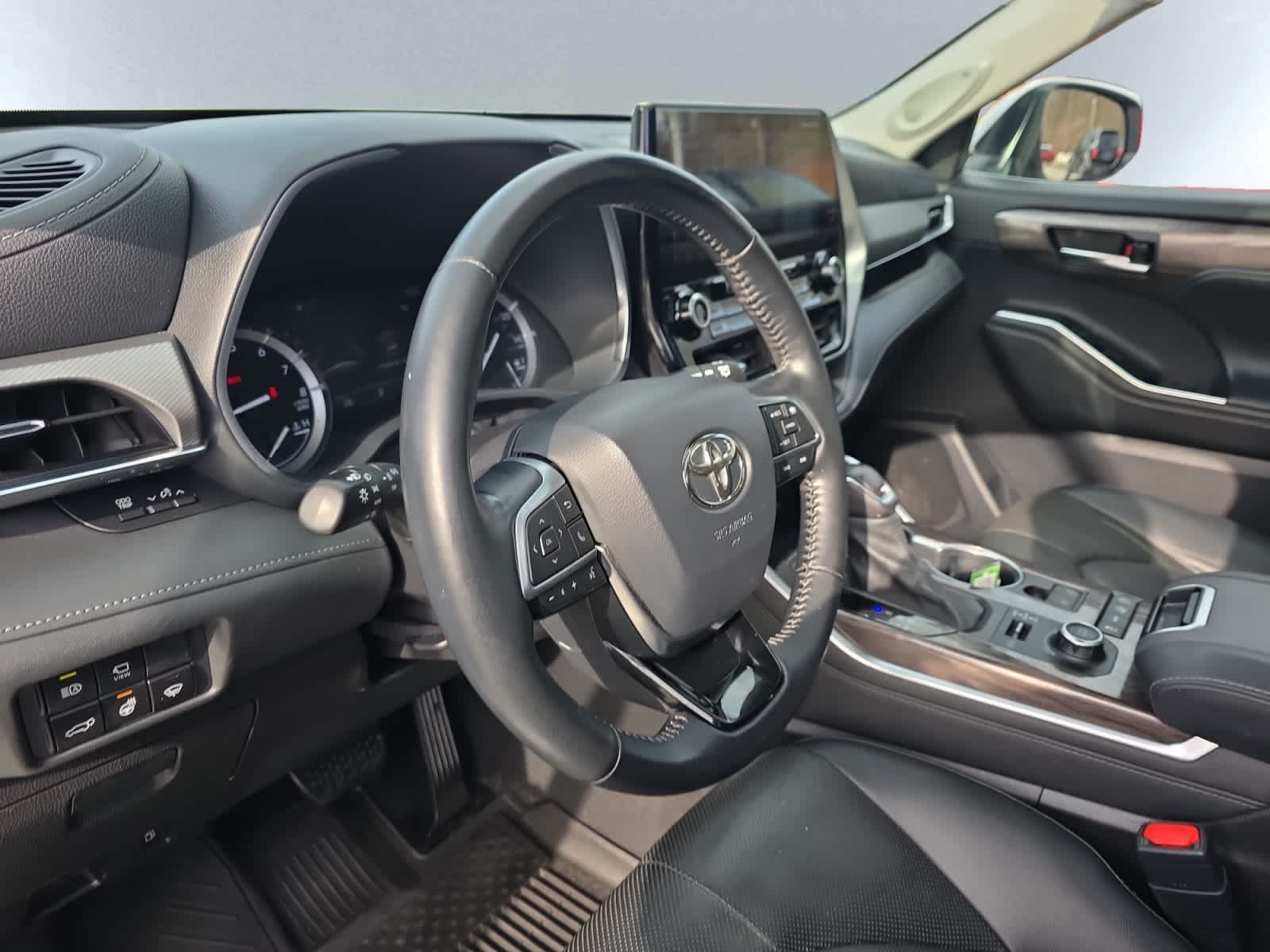 used 2021 Toyota Highlander car, priced at $42,998