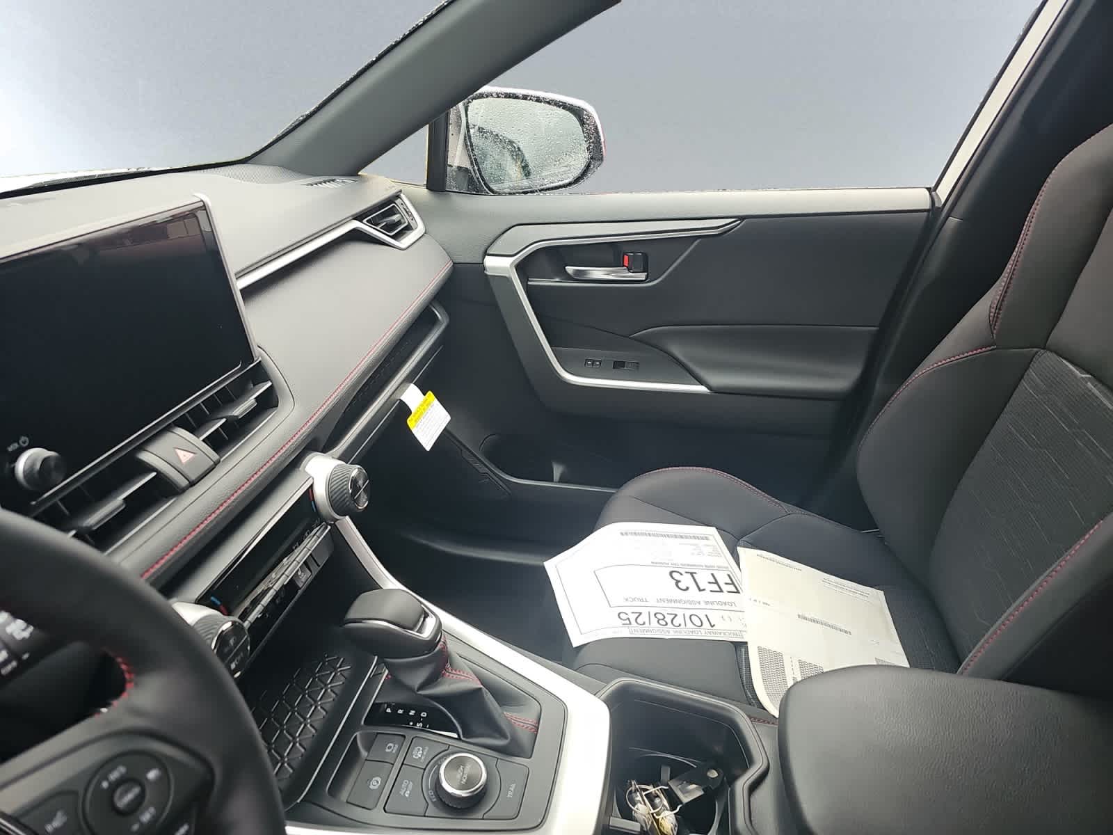 2025 Toyota Rav4 Plug-In Hybrid - Photo 15