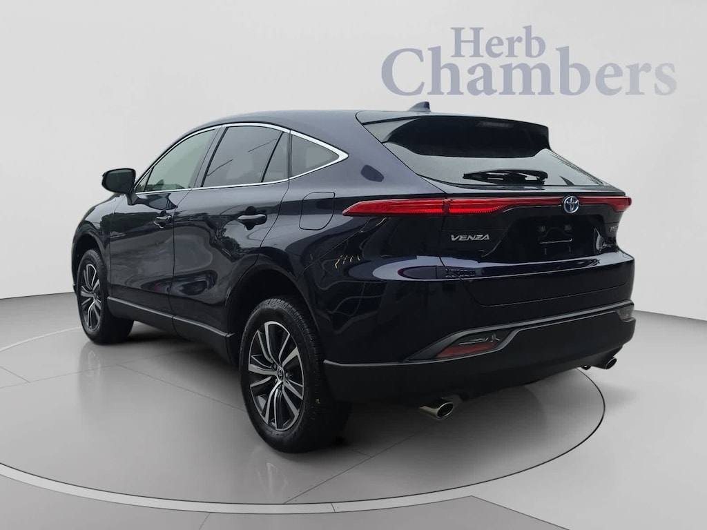 Used 2022 Toyota Venza LE SUV