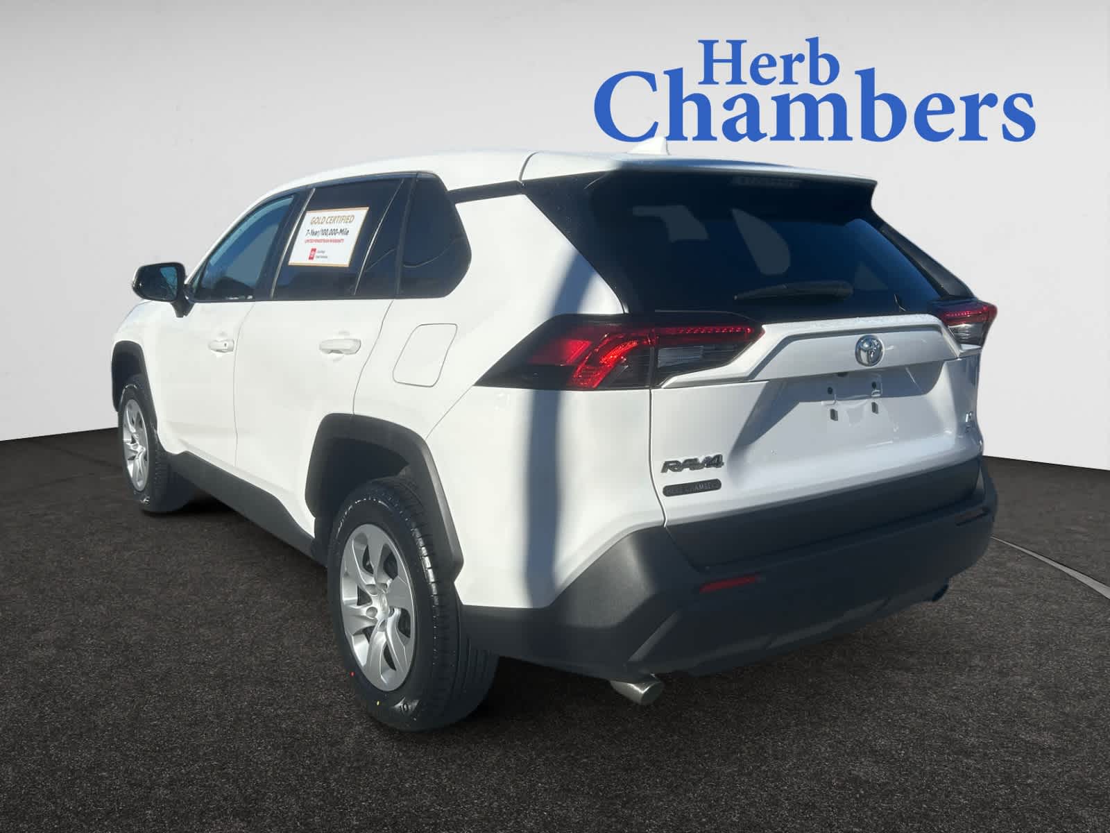 2023 Toyota RAV4 LE photo 3