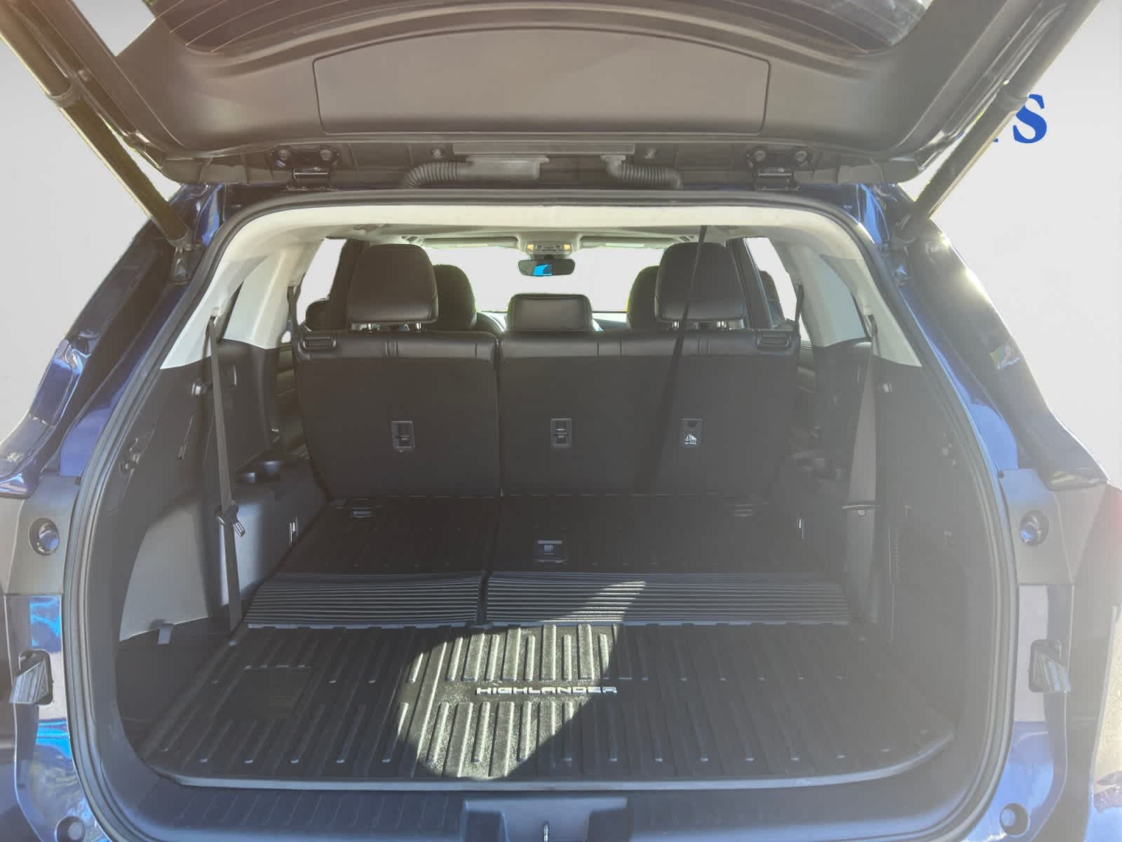 2023 Toyota Highlander XLE photo 4