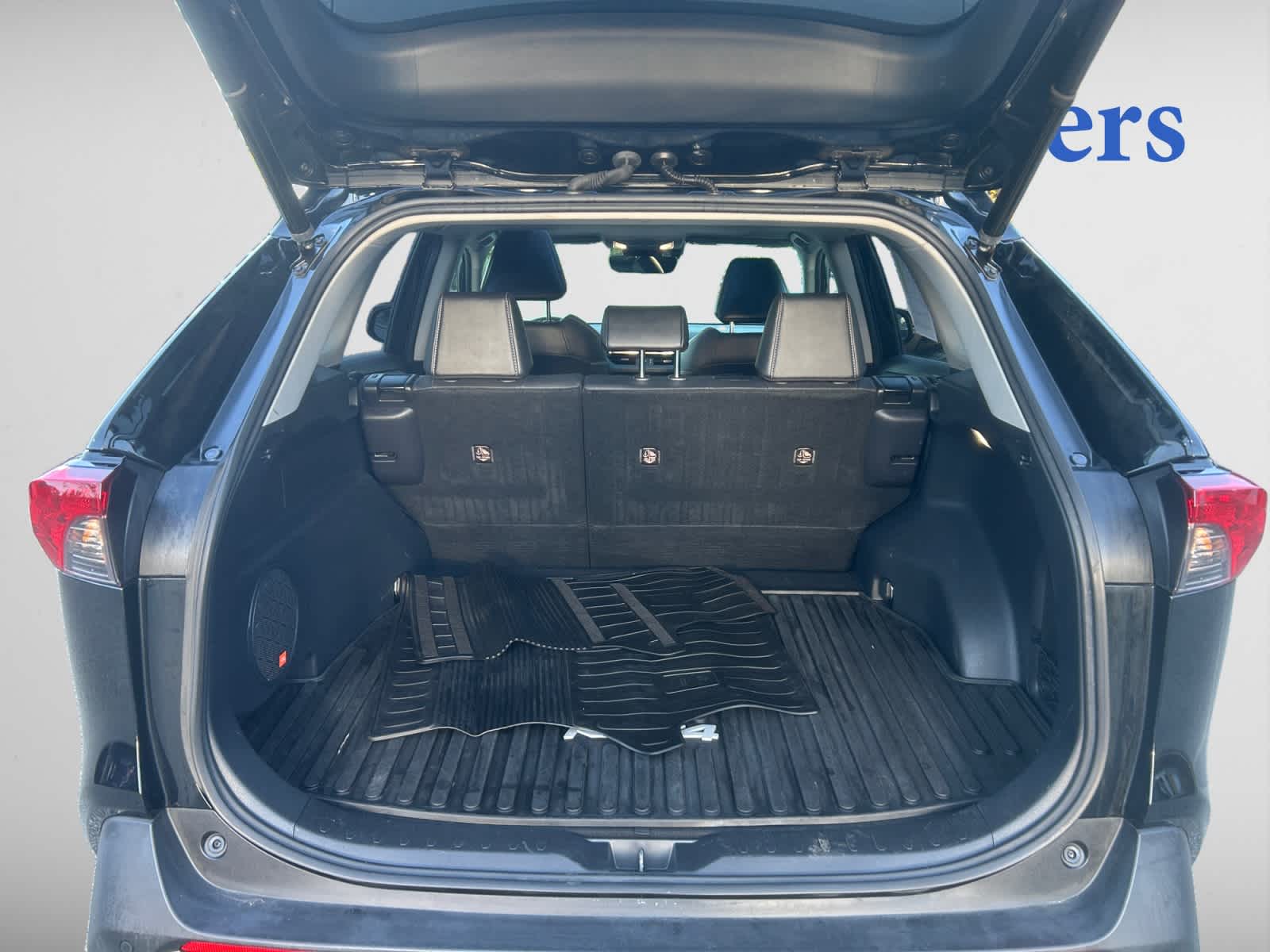 2022 Toyota RAV4 Hybrid Limited photo 4