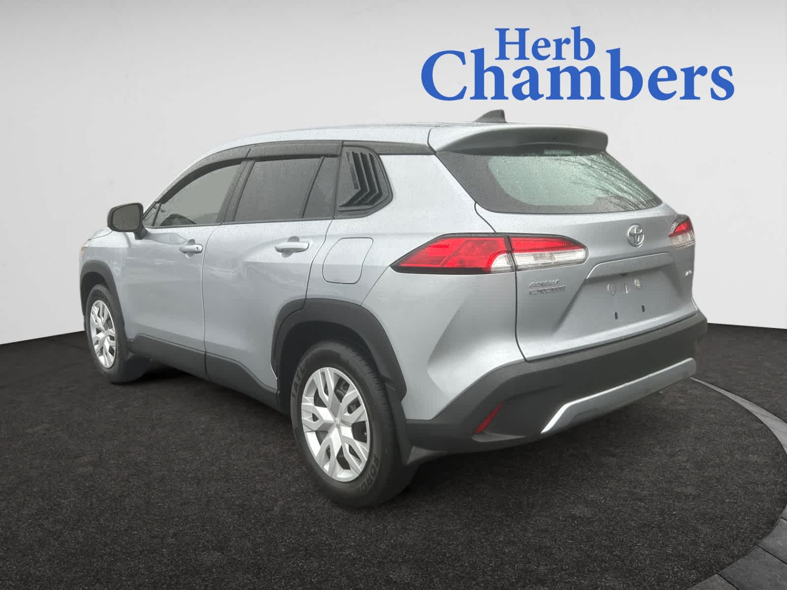 2022 Toyota Corolla Cross L photo 3