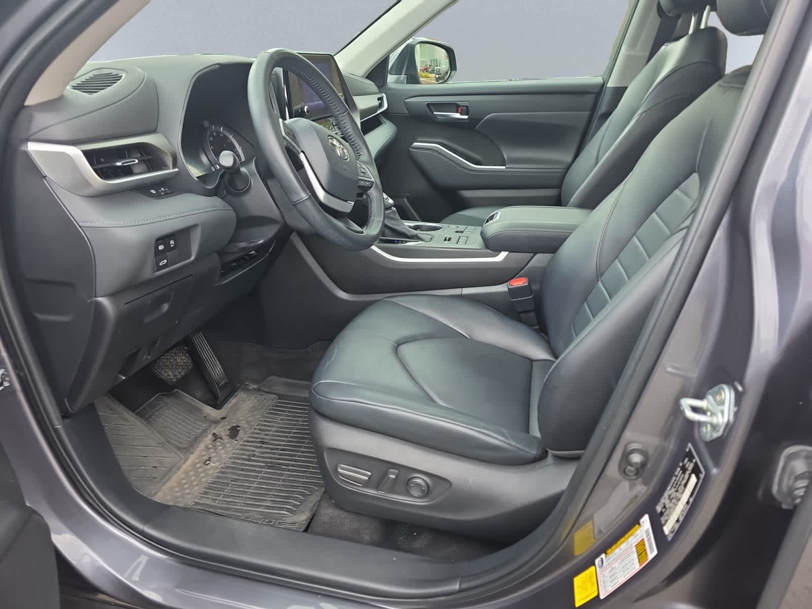 used 2023 Toyota Highlander car, priced at $37,998