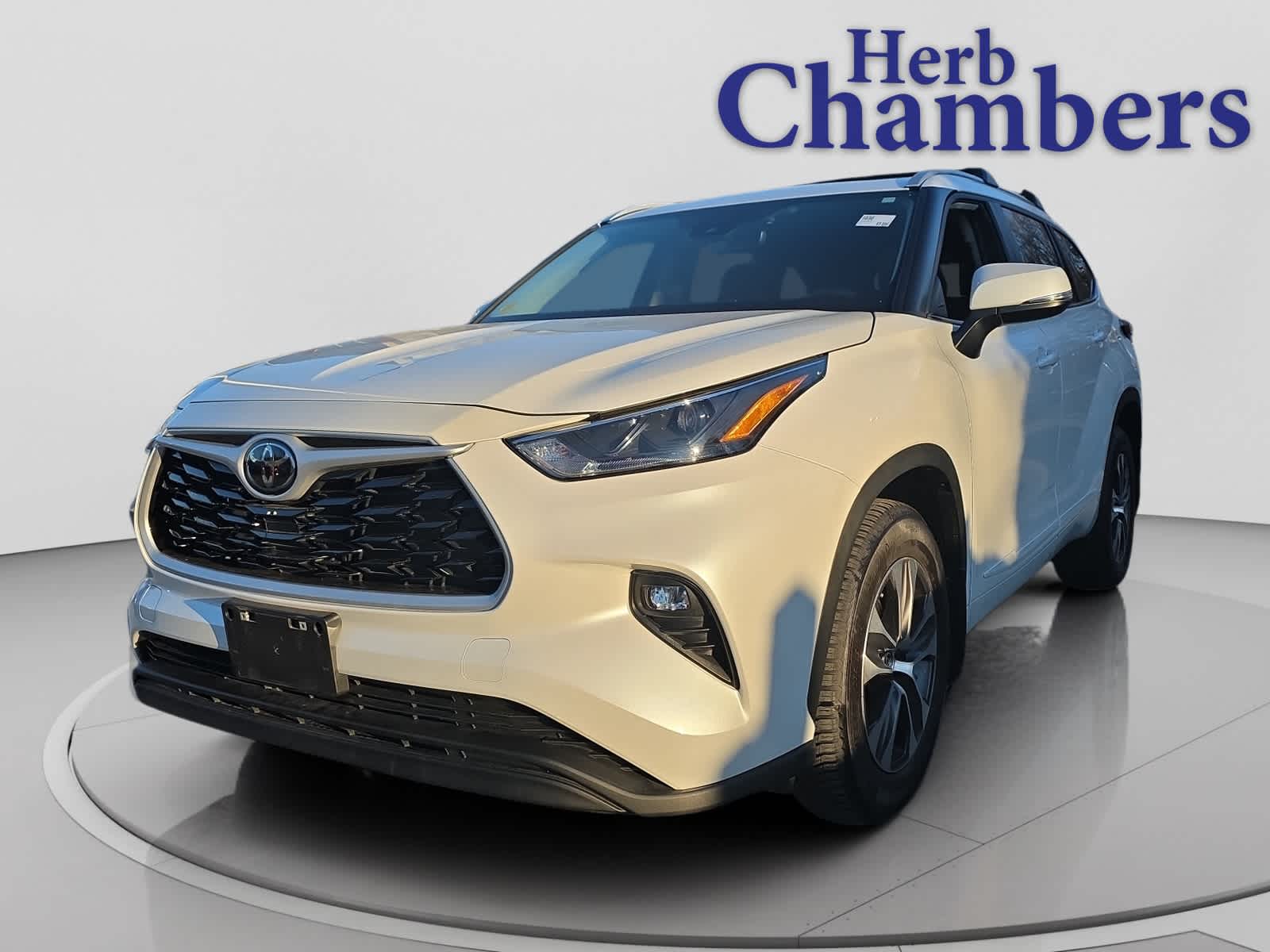 used 2023 Toyota Highlander car, priced at $39,998