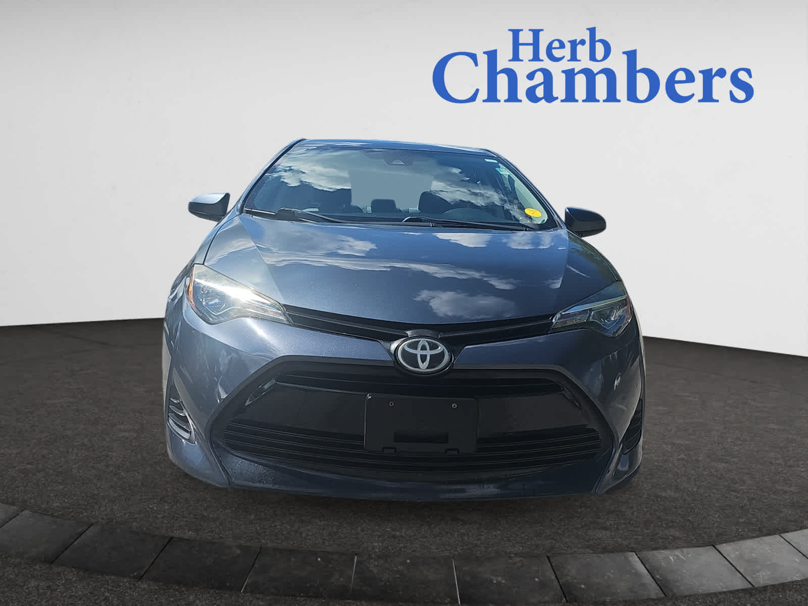 2019 Toyota Corolla LE photo 2