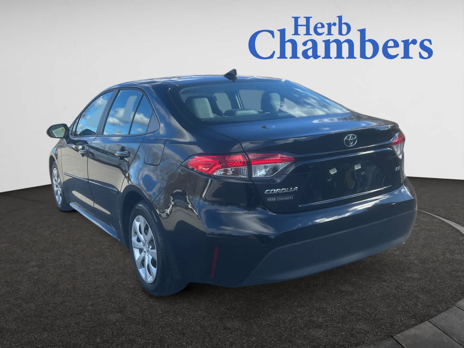 2023 Toyota Corolla LE photo 3