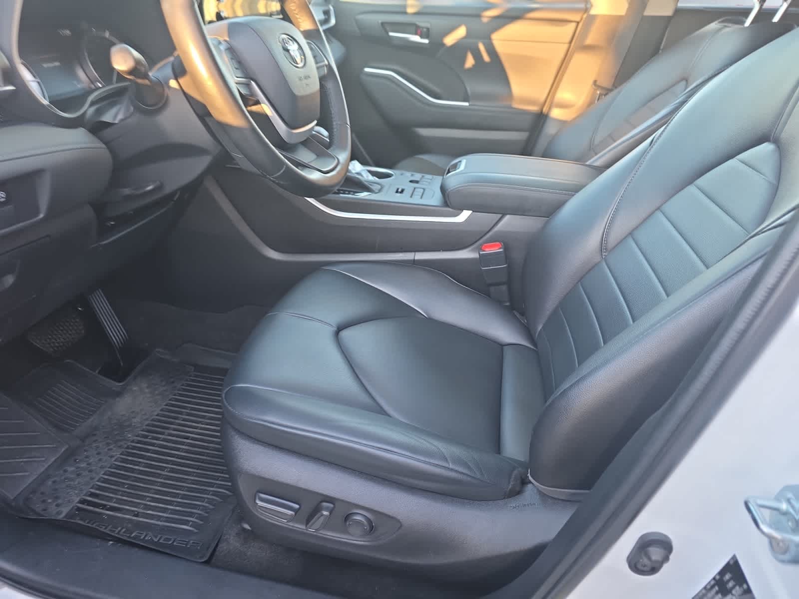 used 2023 Toyota Highlander car, priced at $39,998