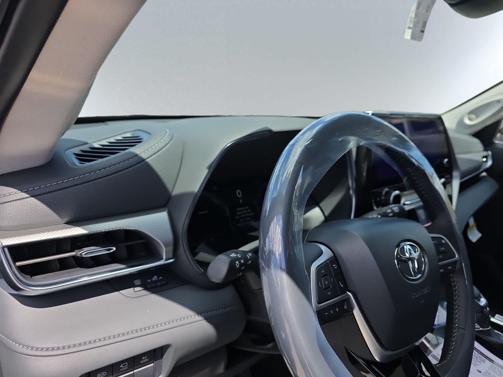new 2026 Toyota Highlander Hybrid car, priced at $59,152