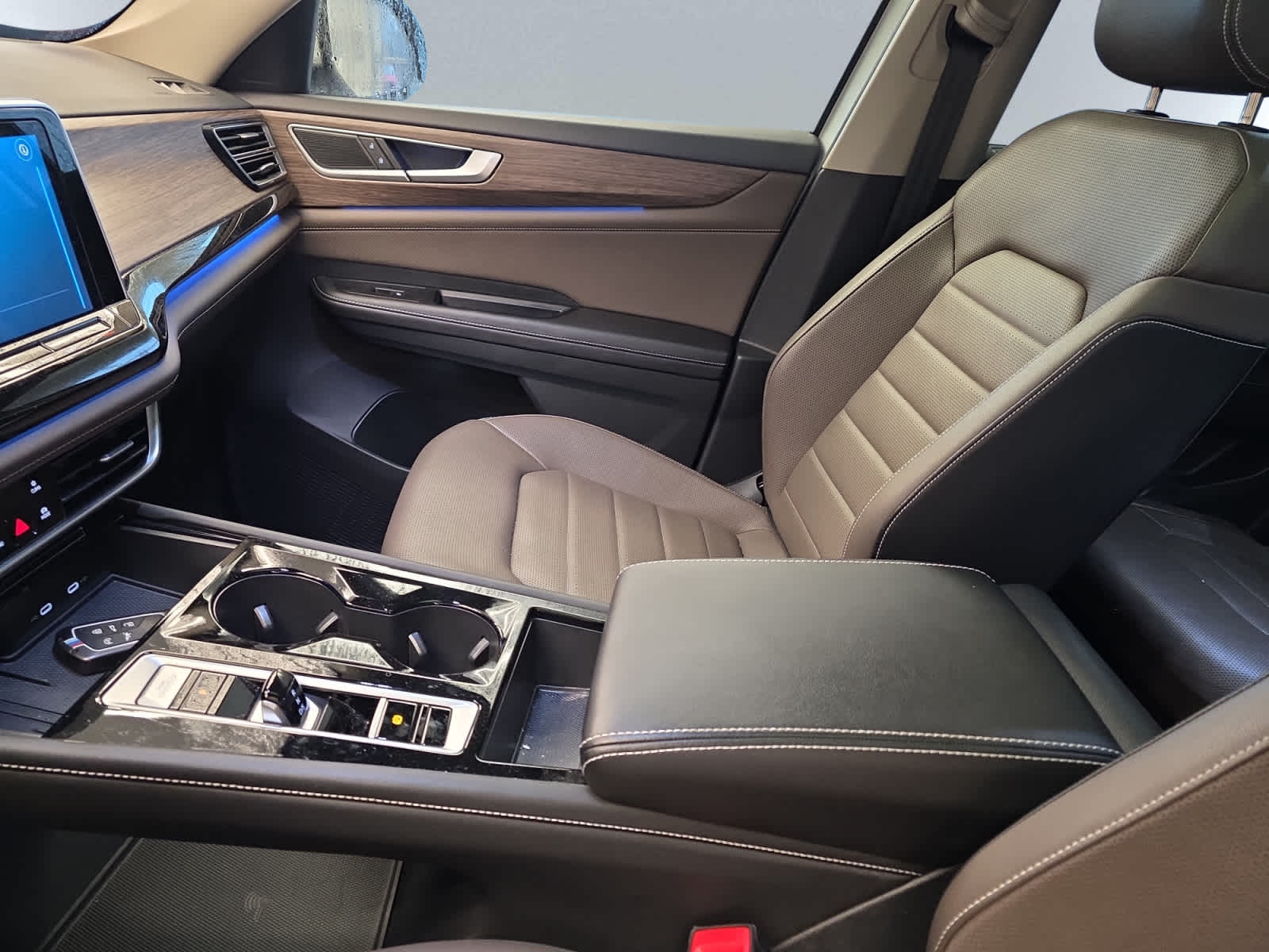 used 2025 Volkswagen Atlas car, priced at $39,998