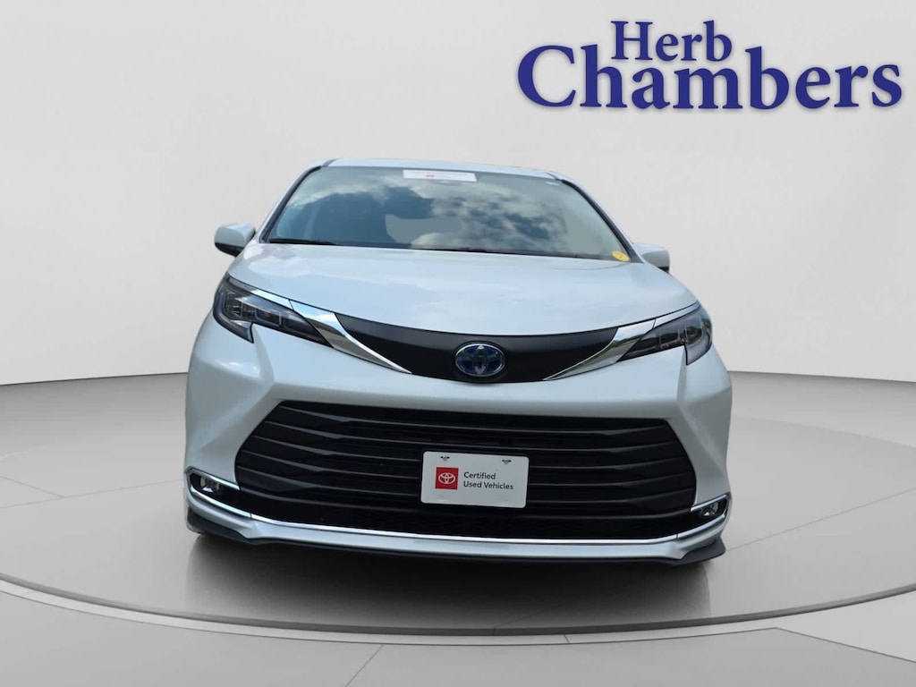 Used 2024 Toyota Sienna XLE Van