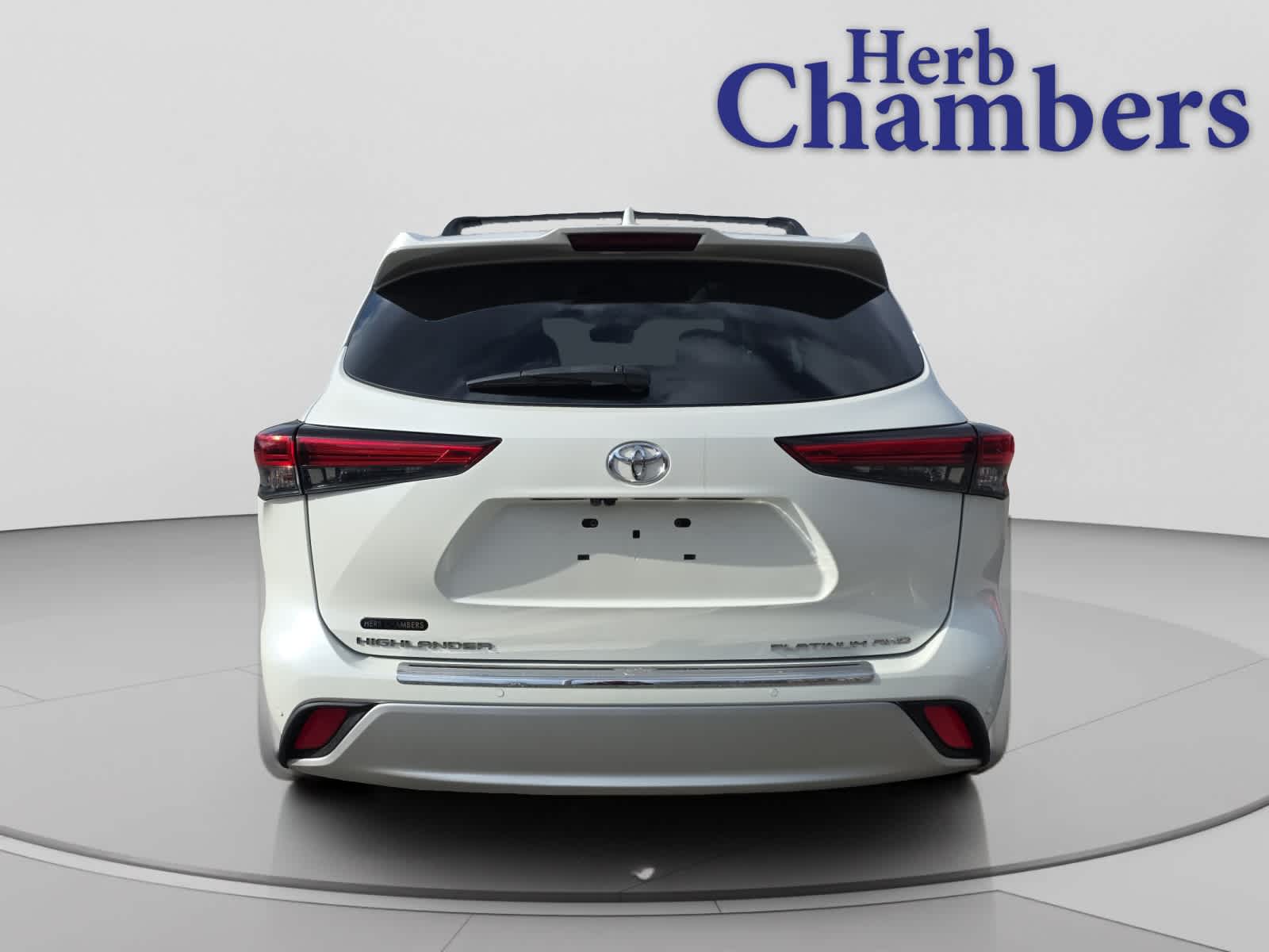 used 2021 Toyota Highlander car, priced at $42,998