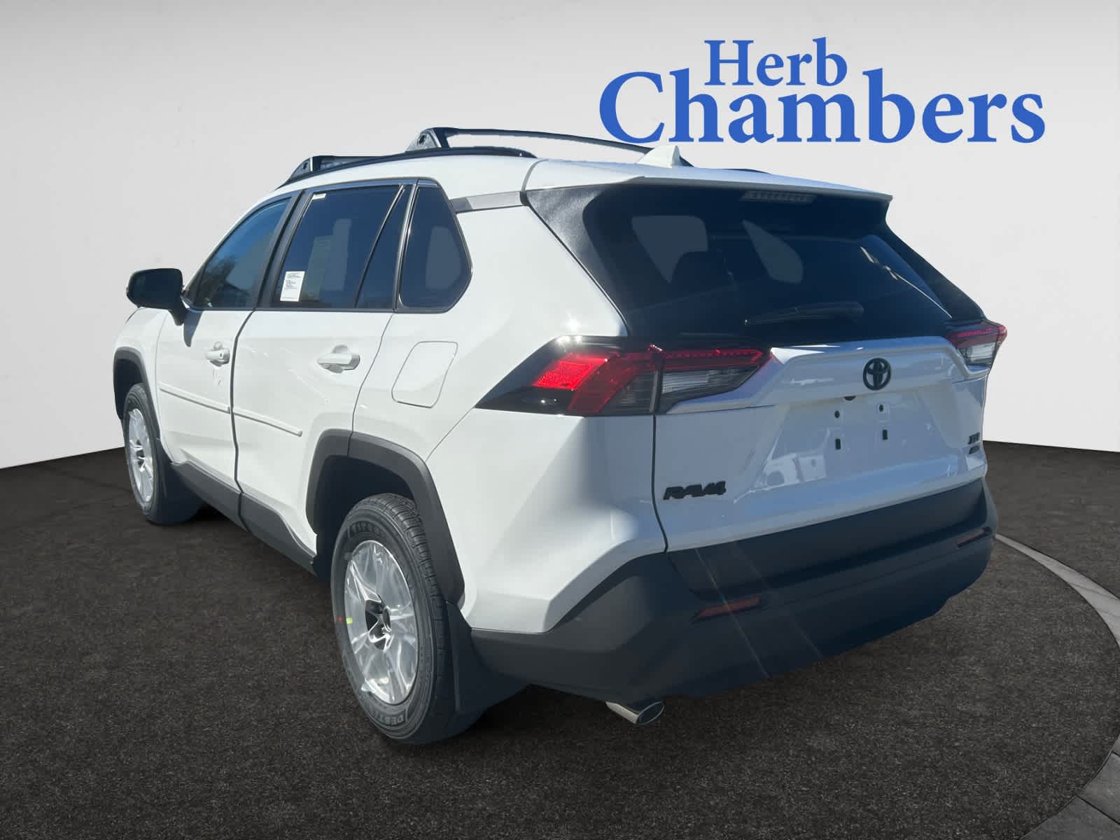 2025 Toyota RAV4 XLE photo 3