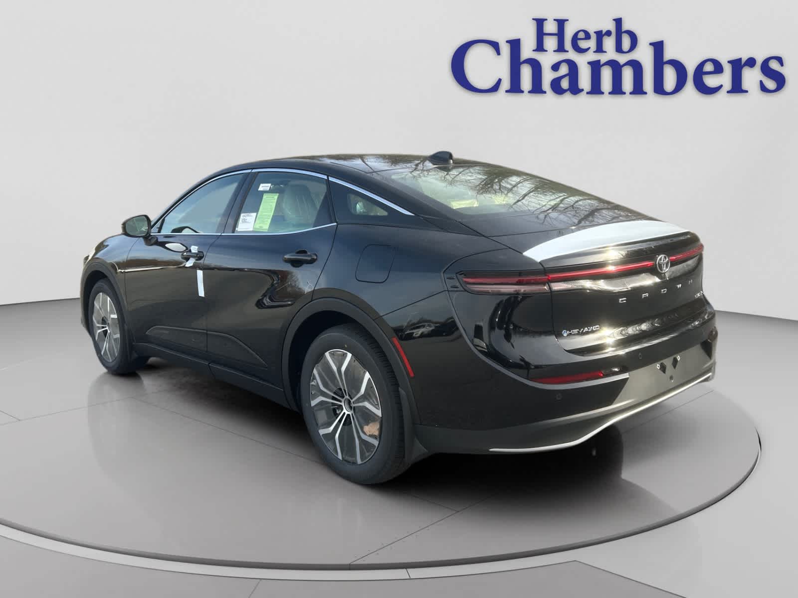 2026 Toyota Crown Limited - Photo 9