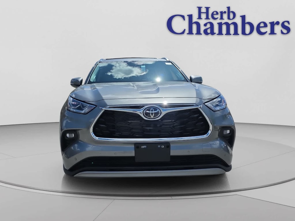 New 2026 Toyota Highlander Hybrid Platinum SUV