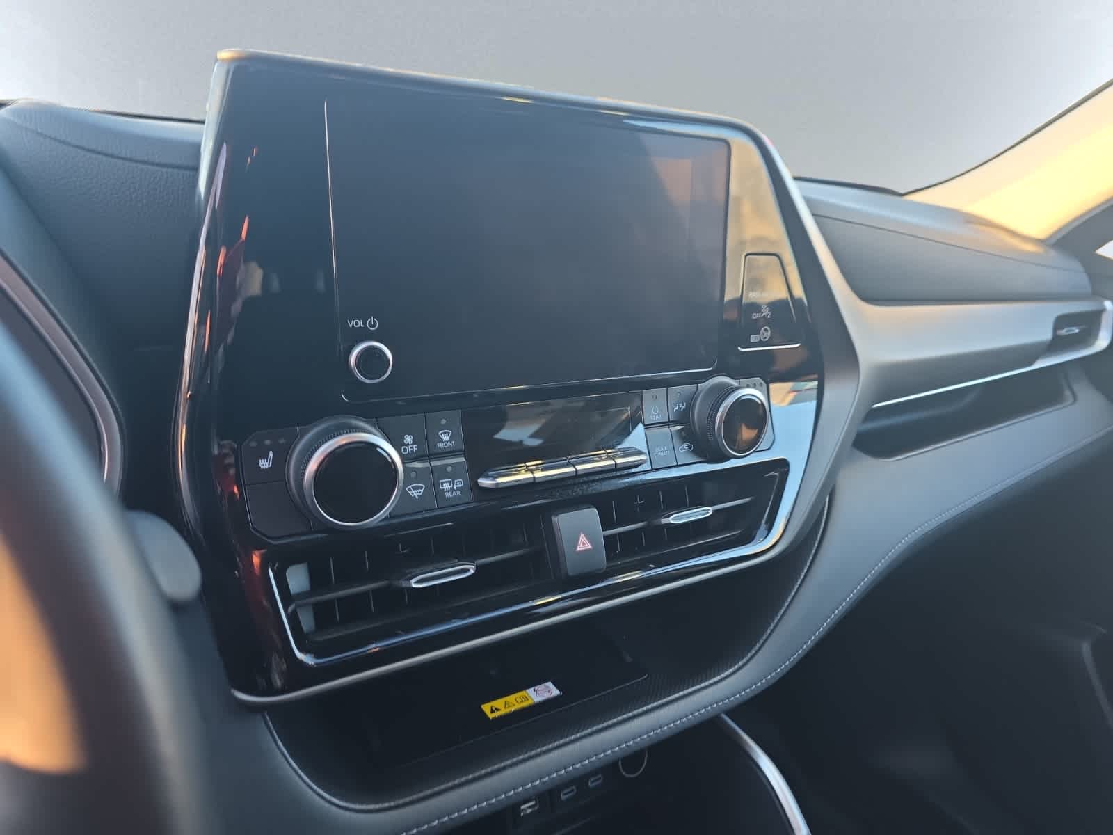 used 2023 Toyota Highlander car, priced at $39,998