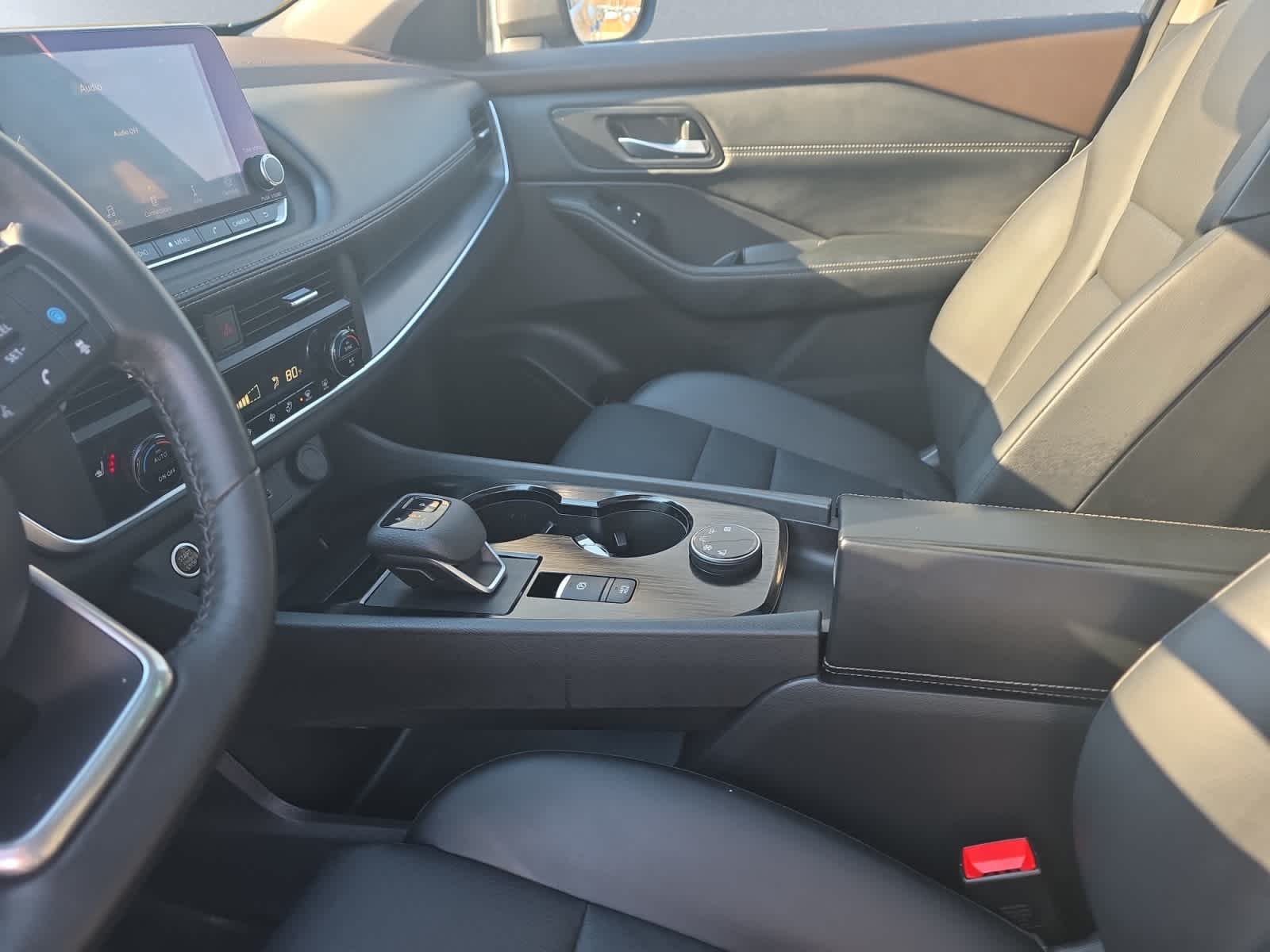 2023 Nissan Rogue SV photo 2