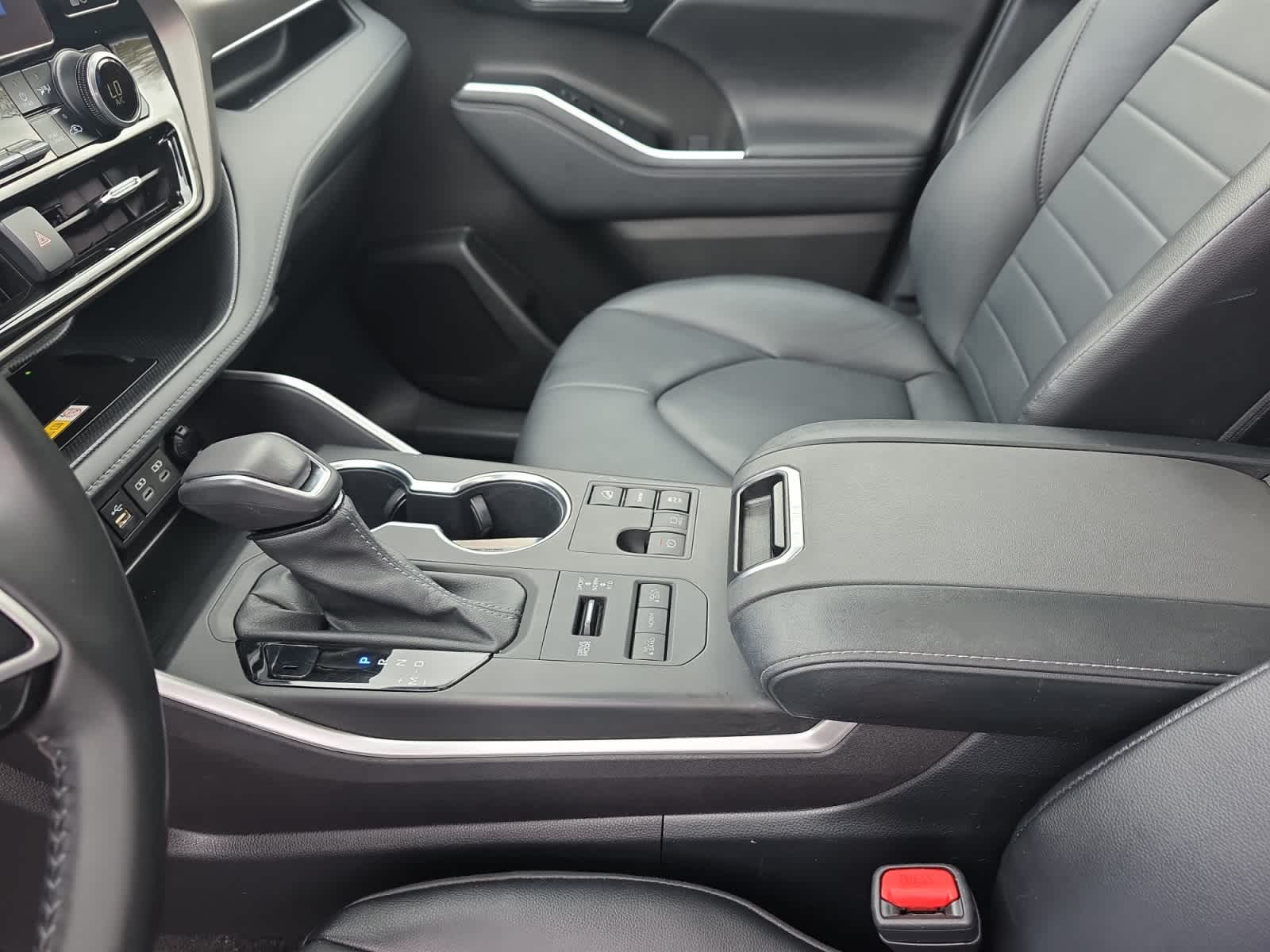 used 2023 Toyota Highlander car, priced at $37,998
