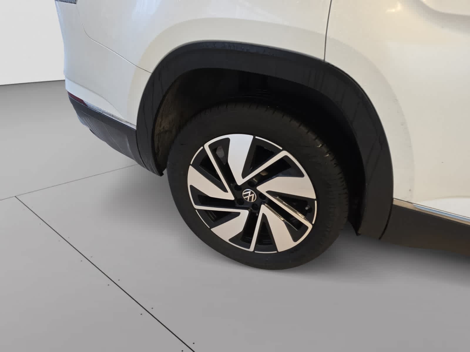 used 2025 Volkswagen Atlas car, priced at $39,998