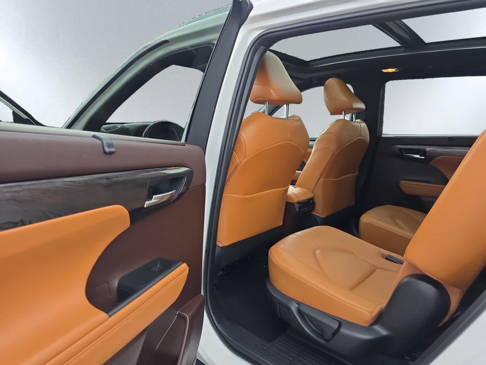 used 2021 Toyota Highlander car, priced at $35,998